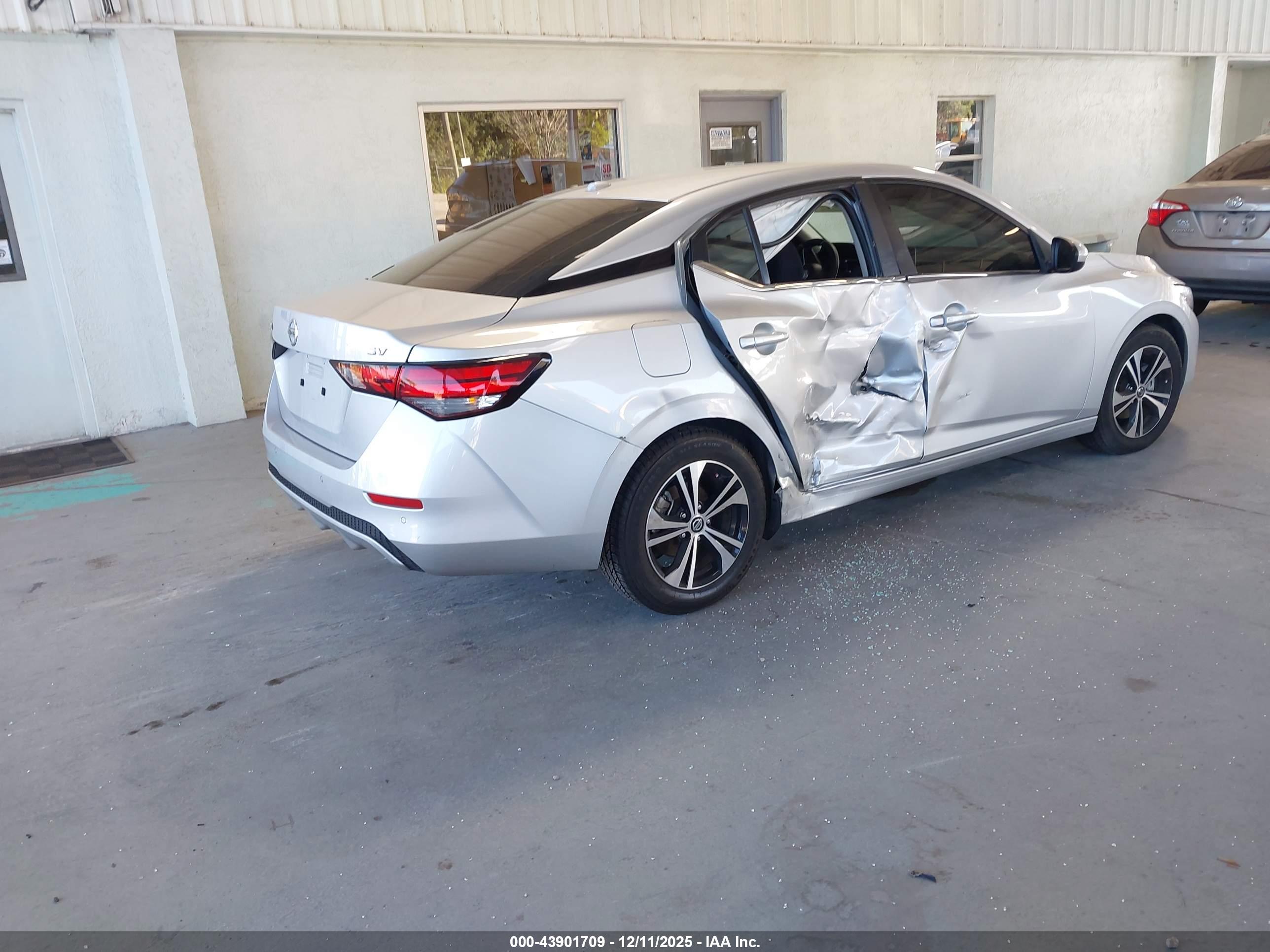 NISSAN SENTRA image 4