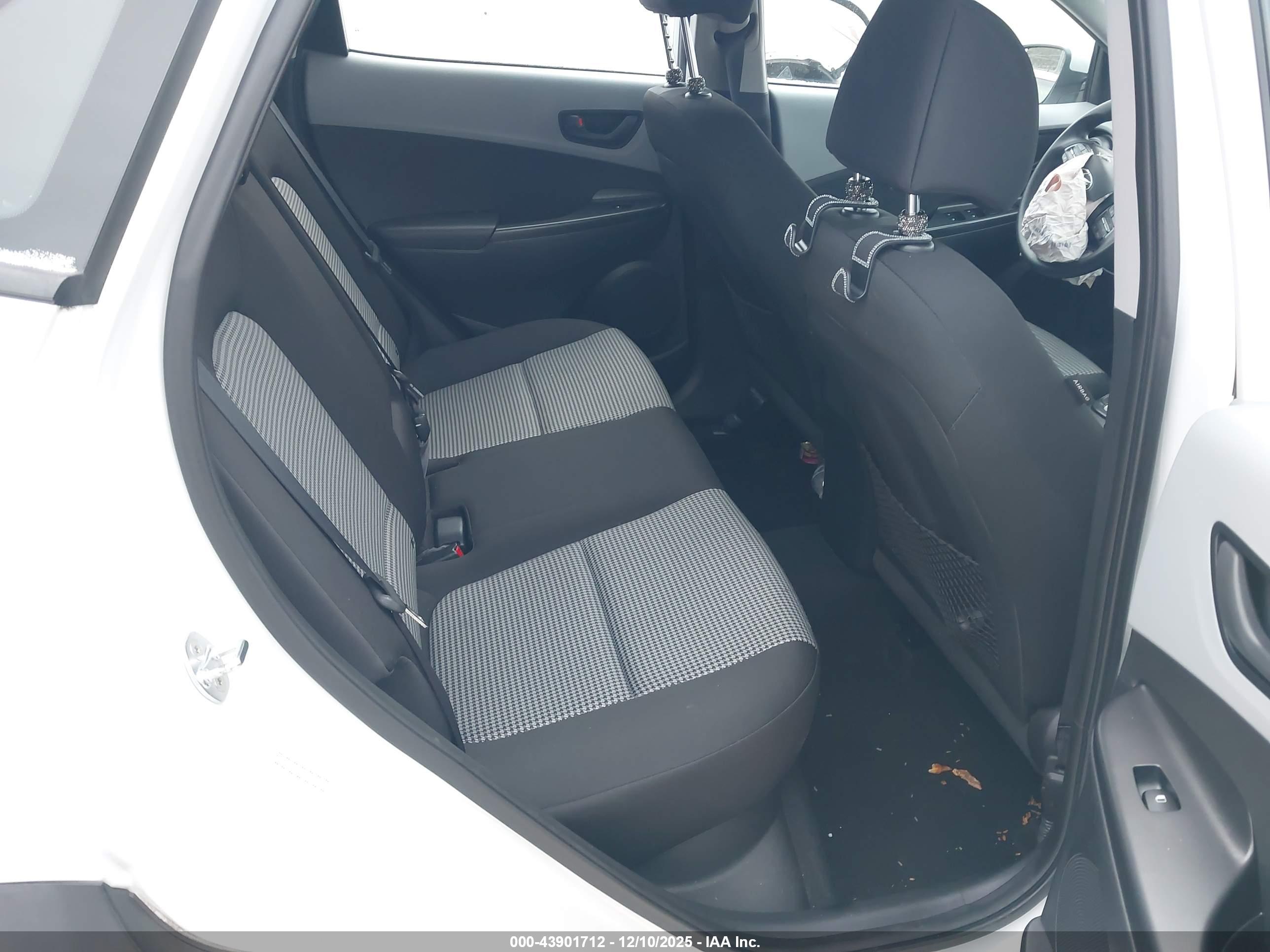 HYUNDAI KONA image 8