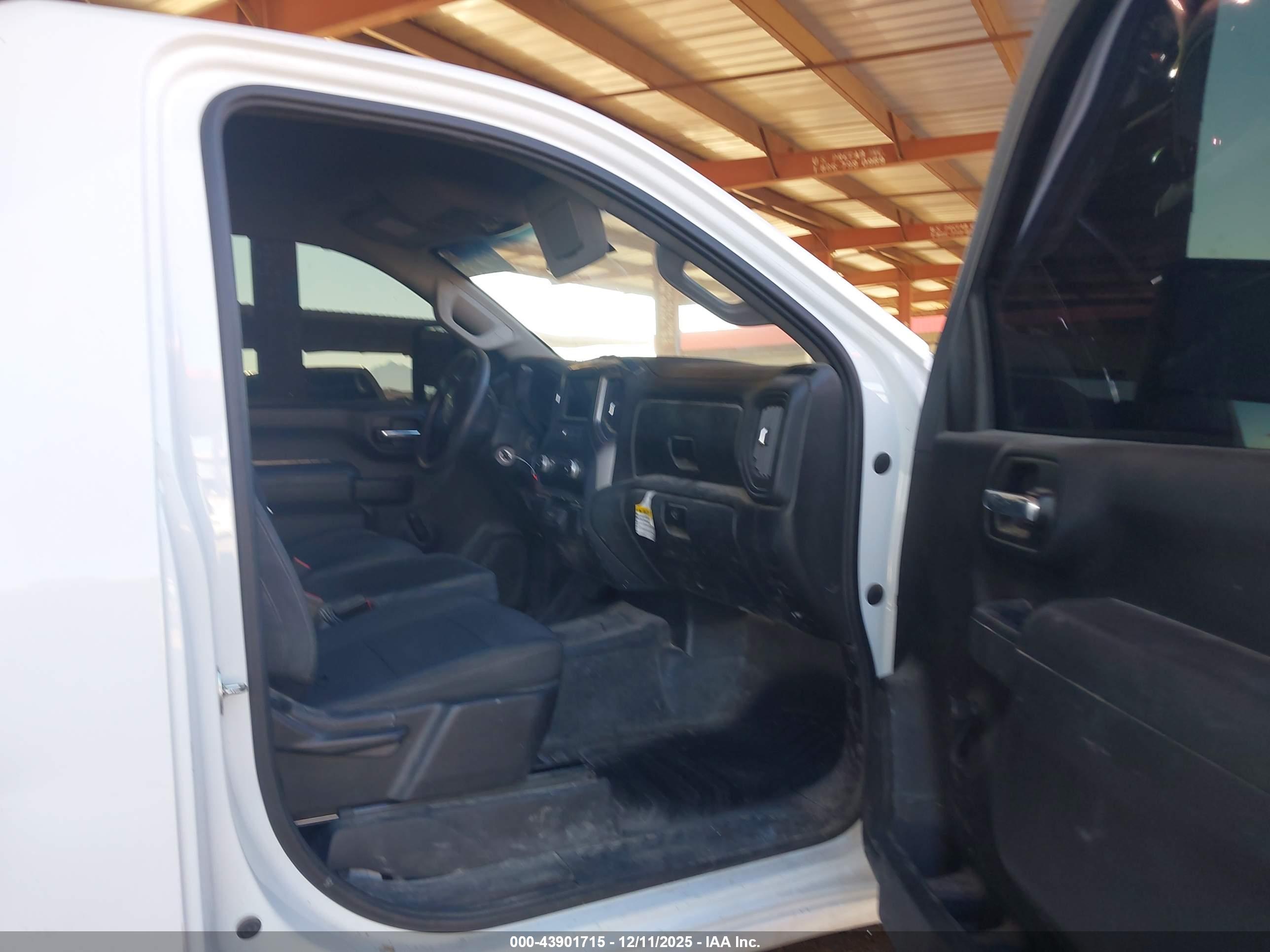 GMC SIERRA image 5