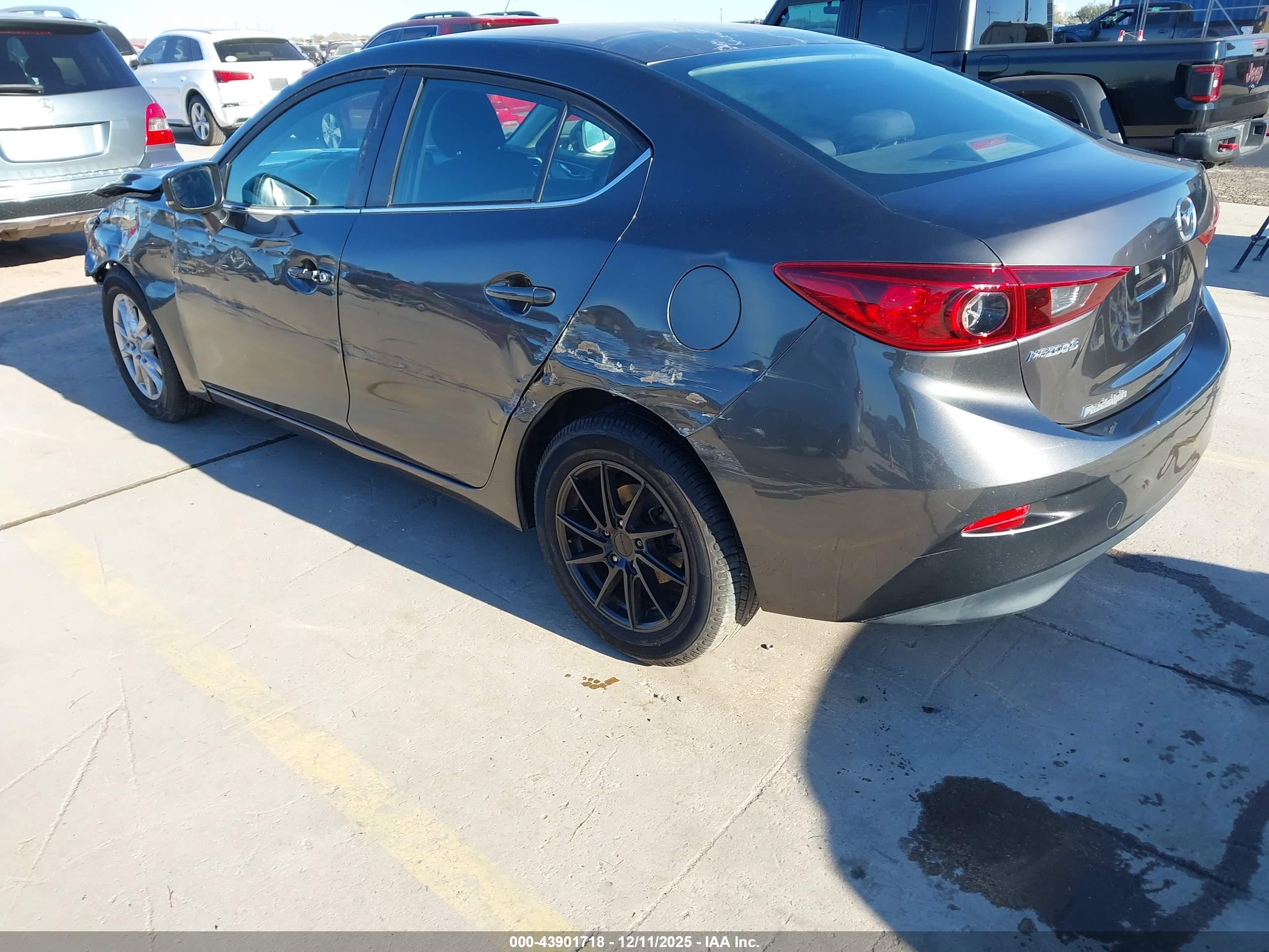 MAZDA MAZDA3 image 3