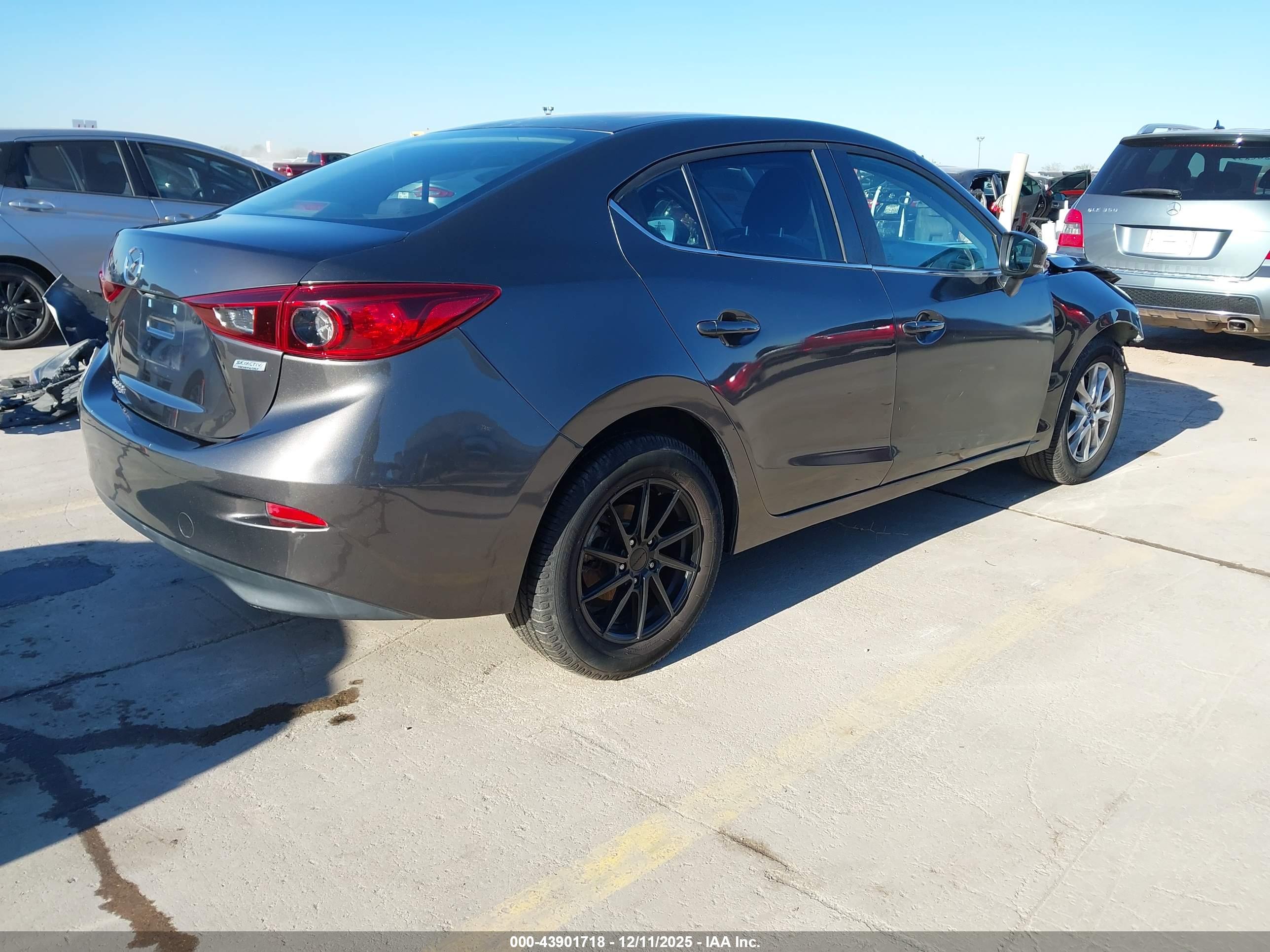 MAZDA MAZDA3 image 4