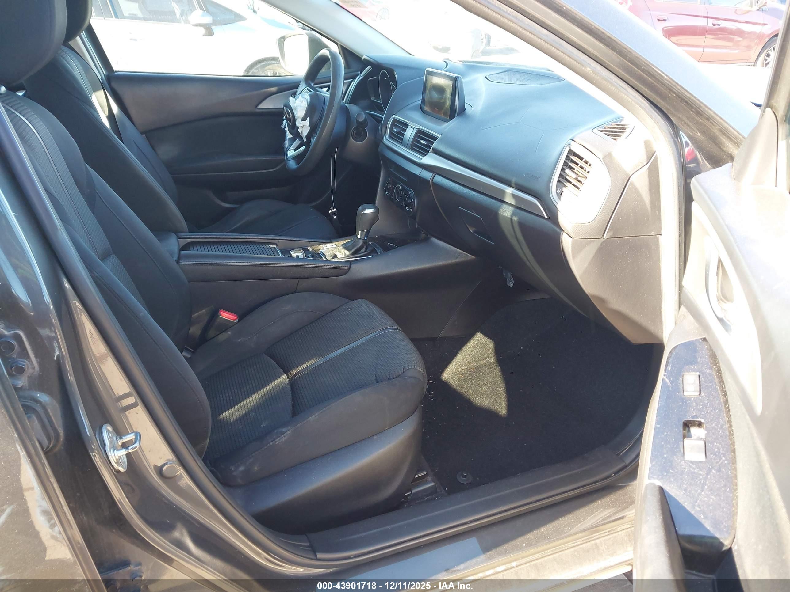 MAZDA MAZDA3 image 5