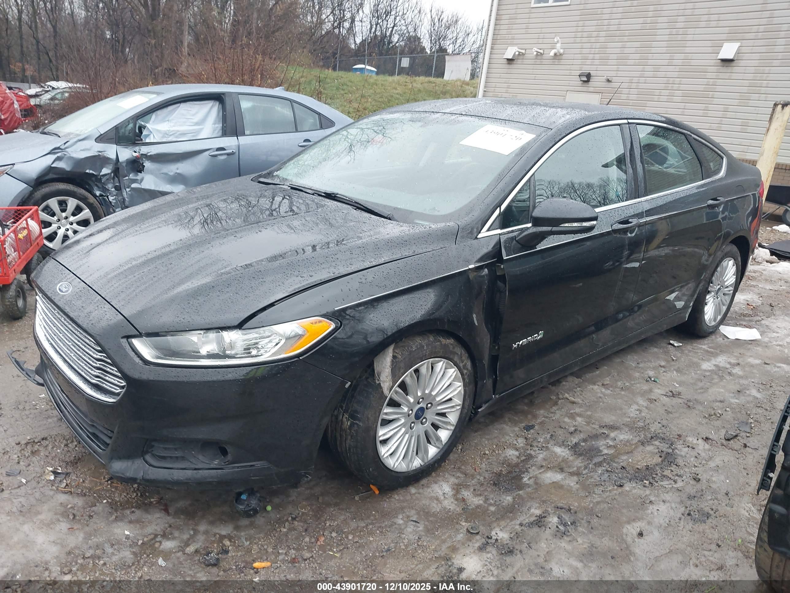 FORD FUSION image 2