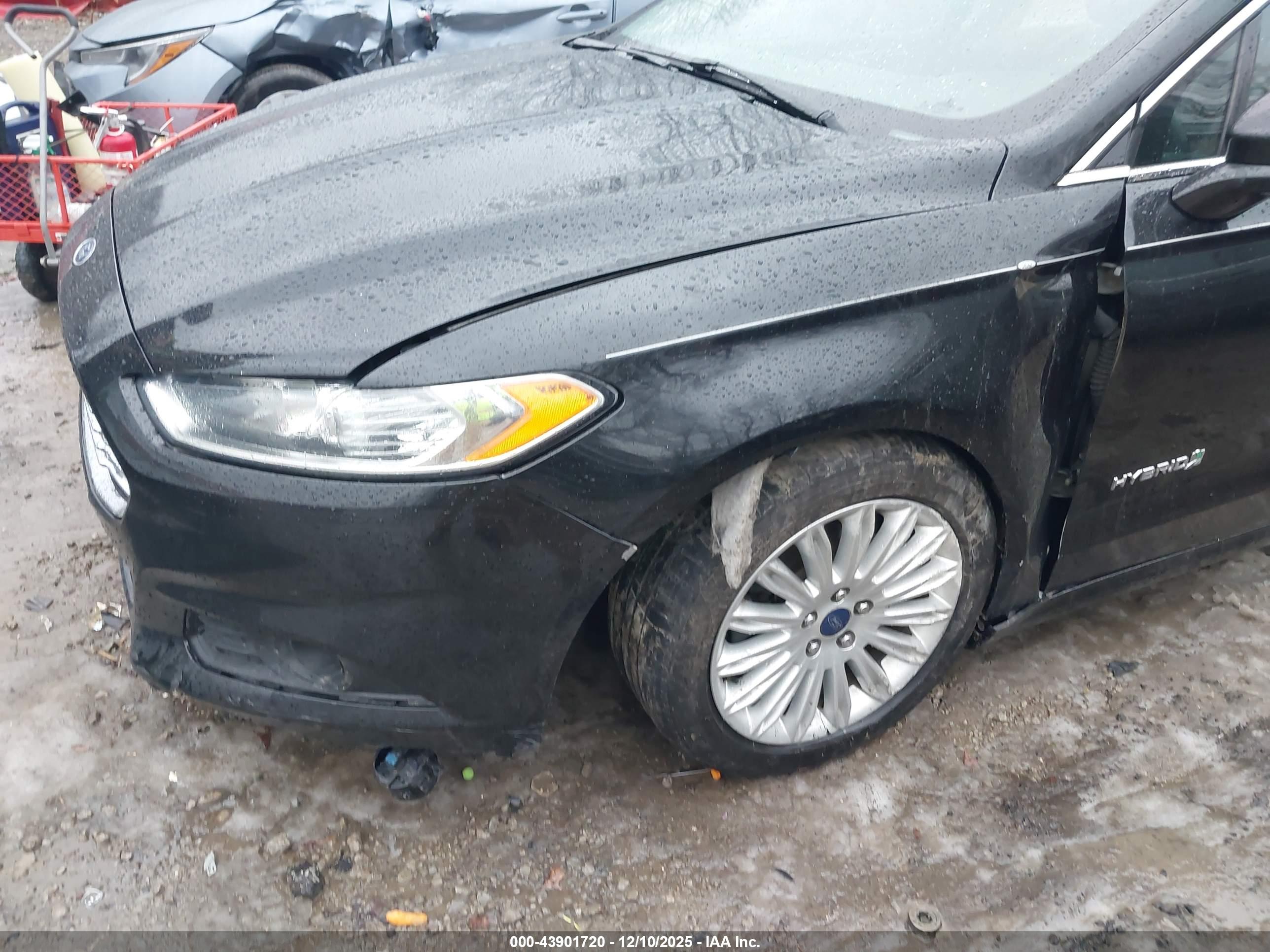 FORD FUSION image 6