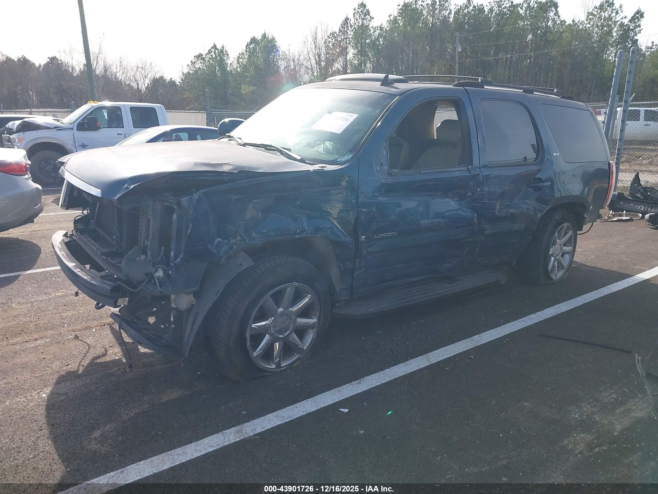 GMC YUKON image 2