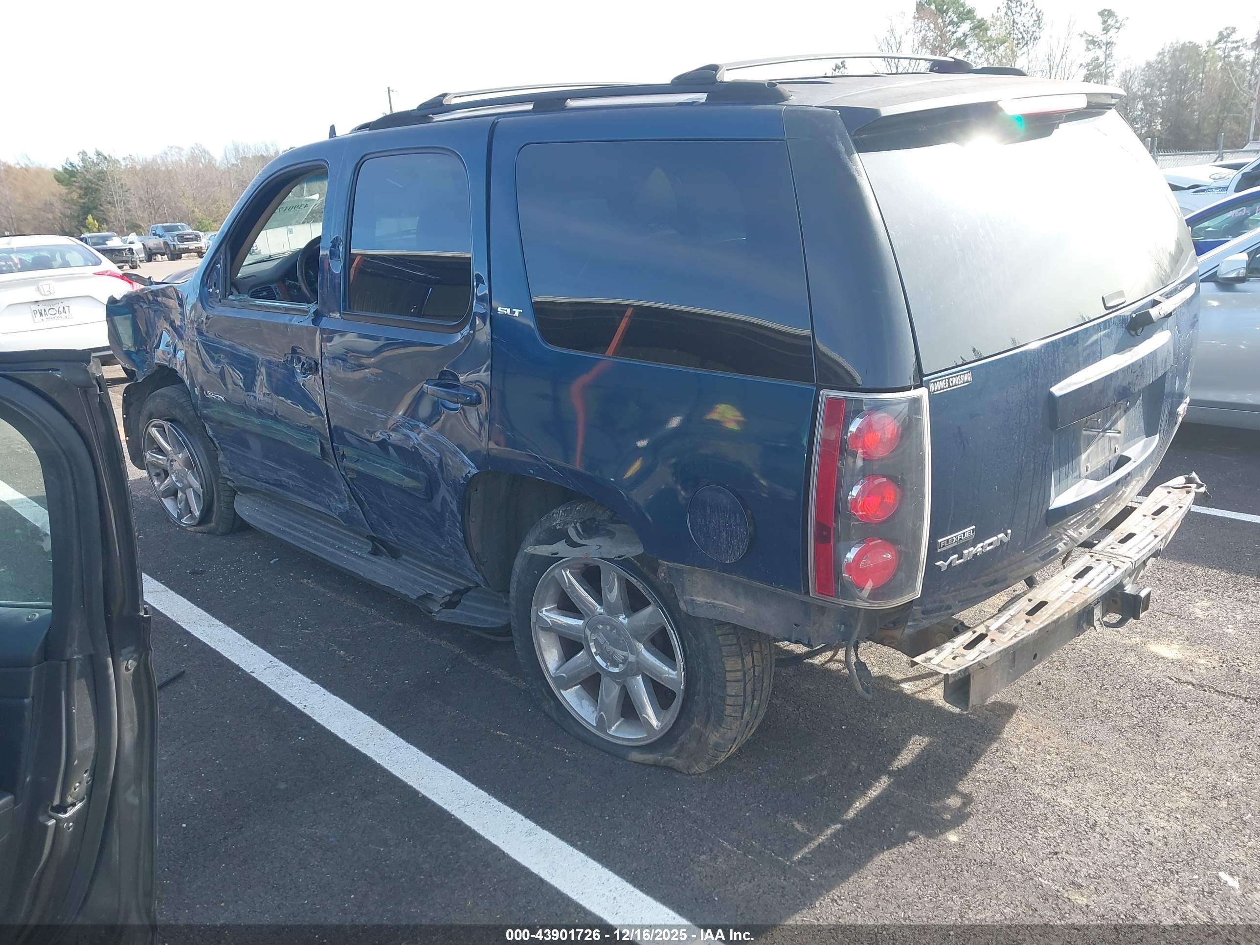 GMC YUKON image 3