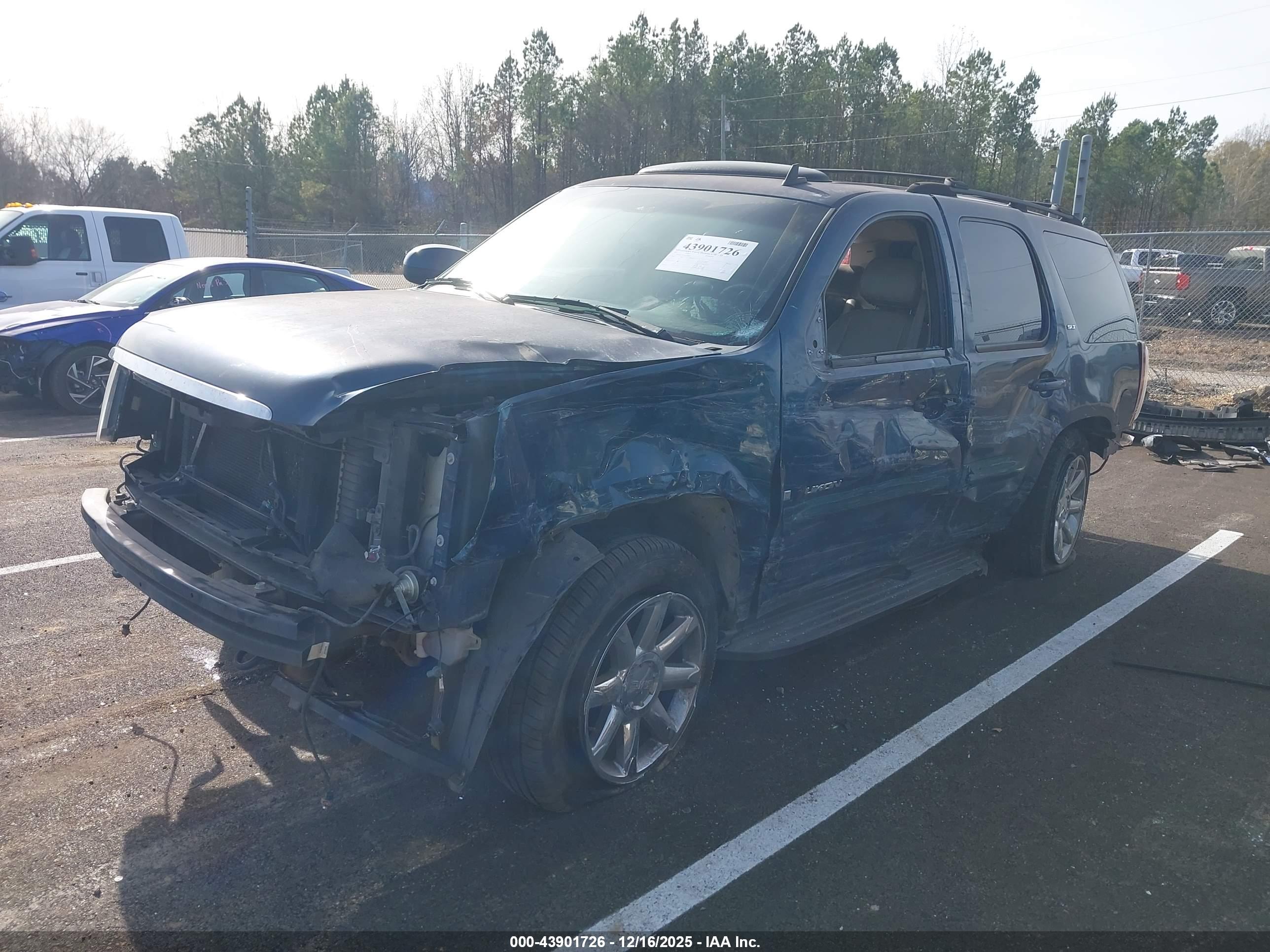 GMC YUKON image 6