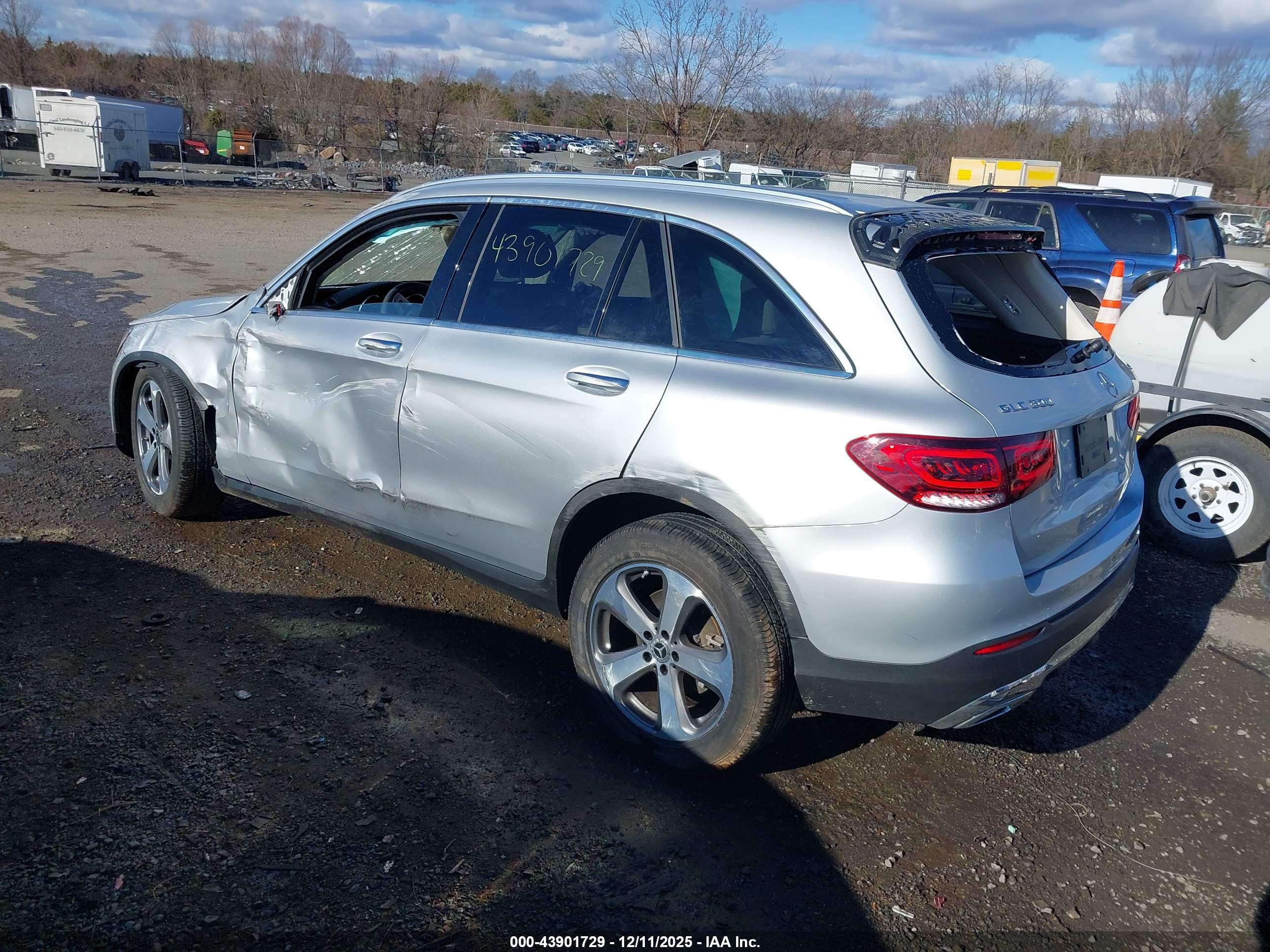 MERCEDES-BENZ GLC image 3