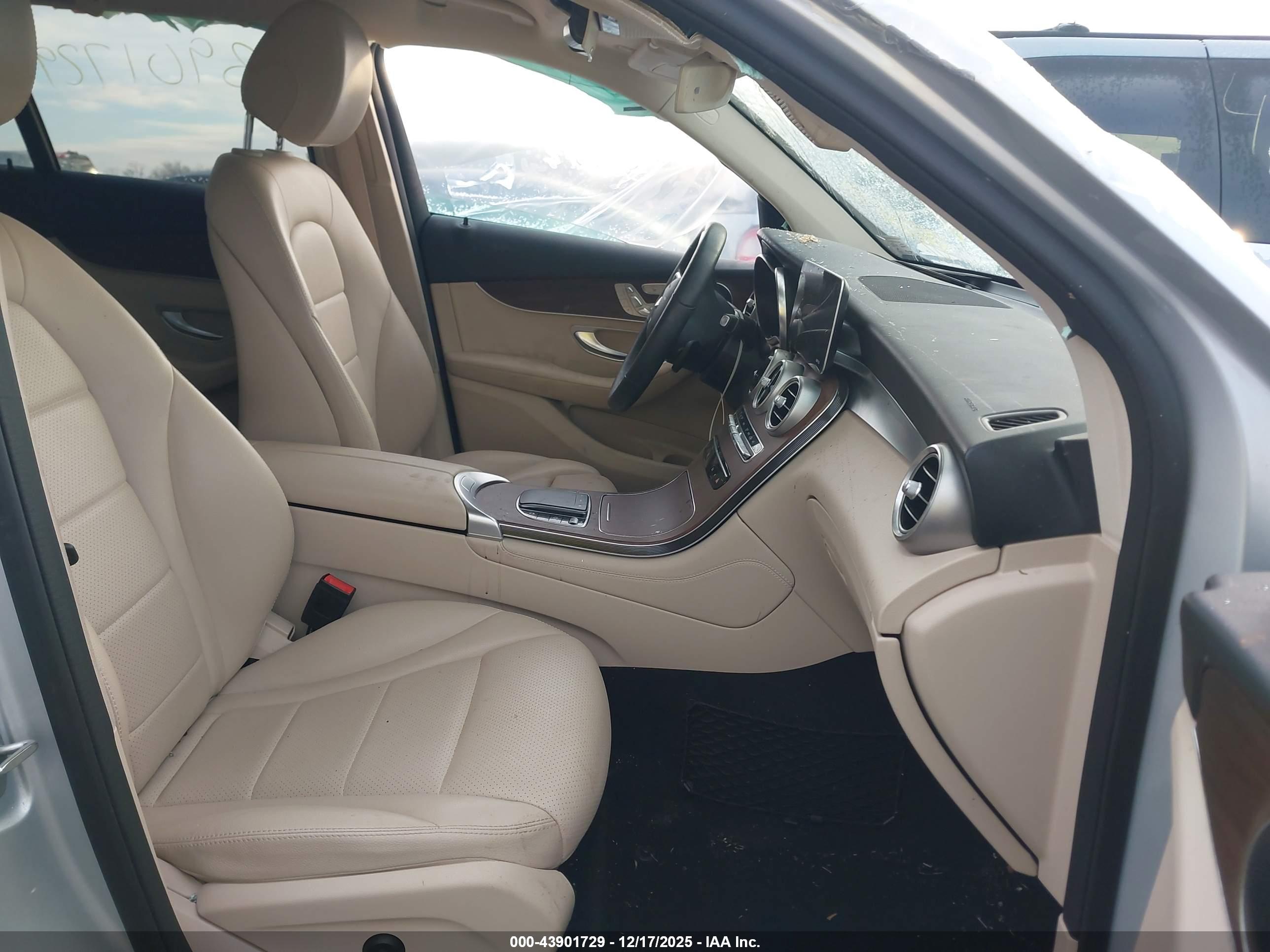 MERCEDES-BENZ GLC image 5
