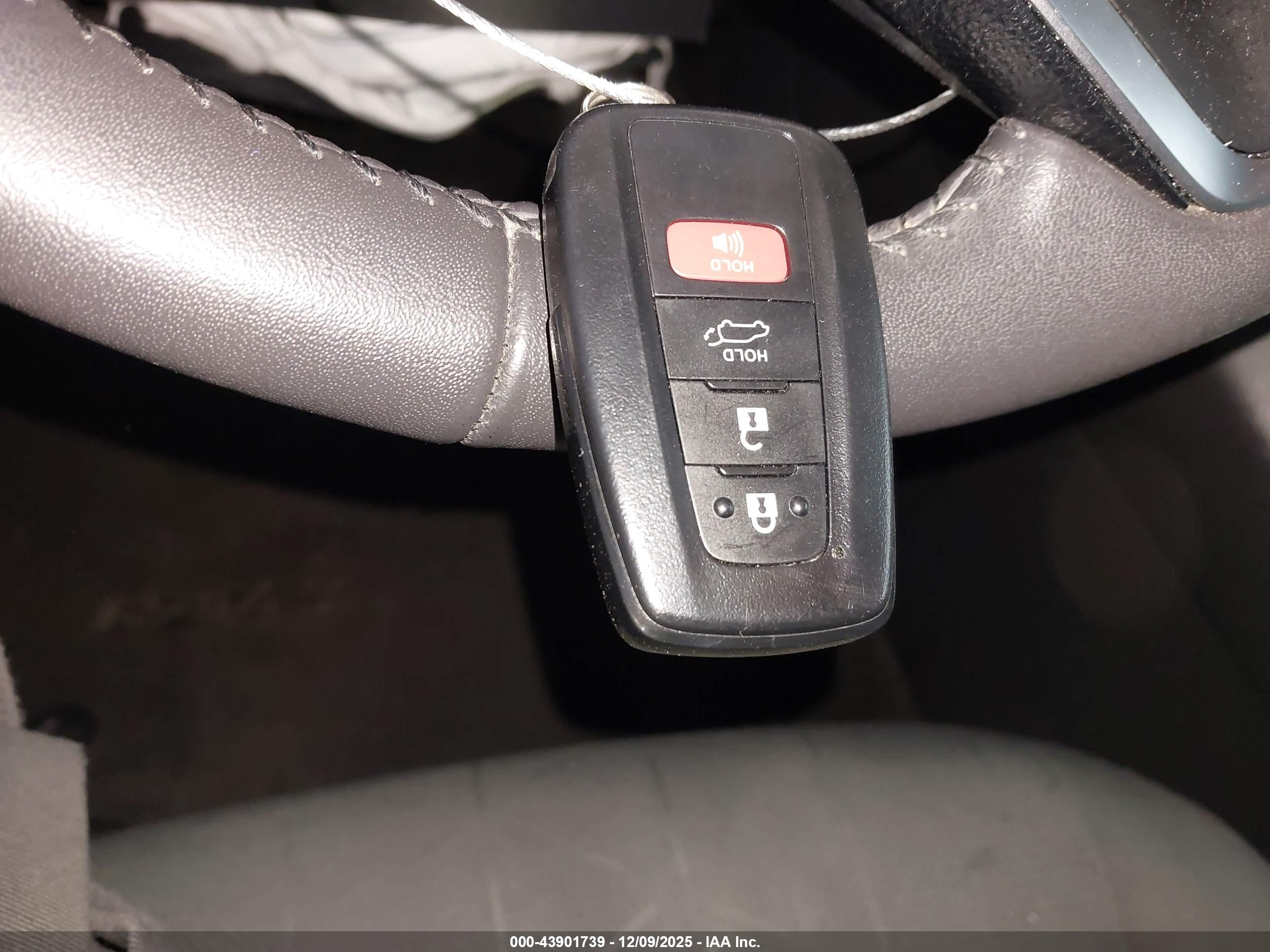 TOYOTA RAV4 image 11
