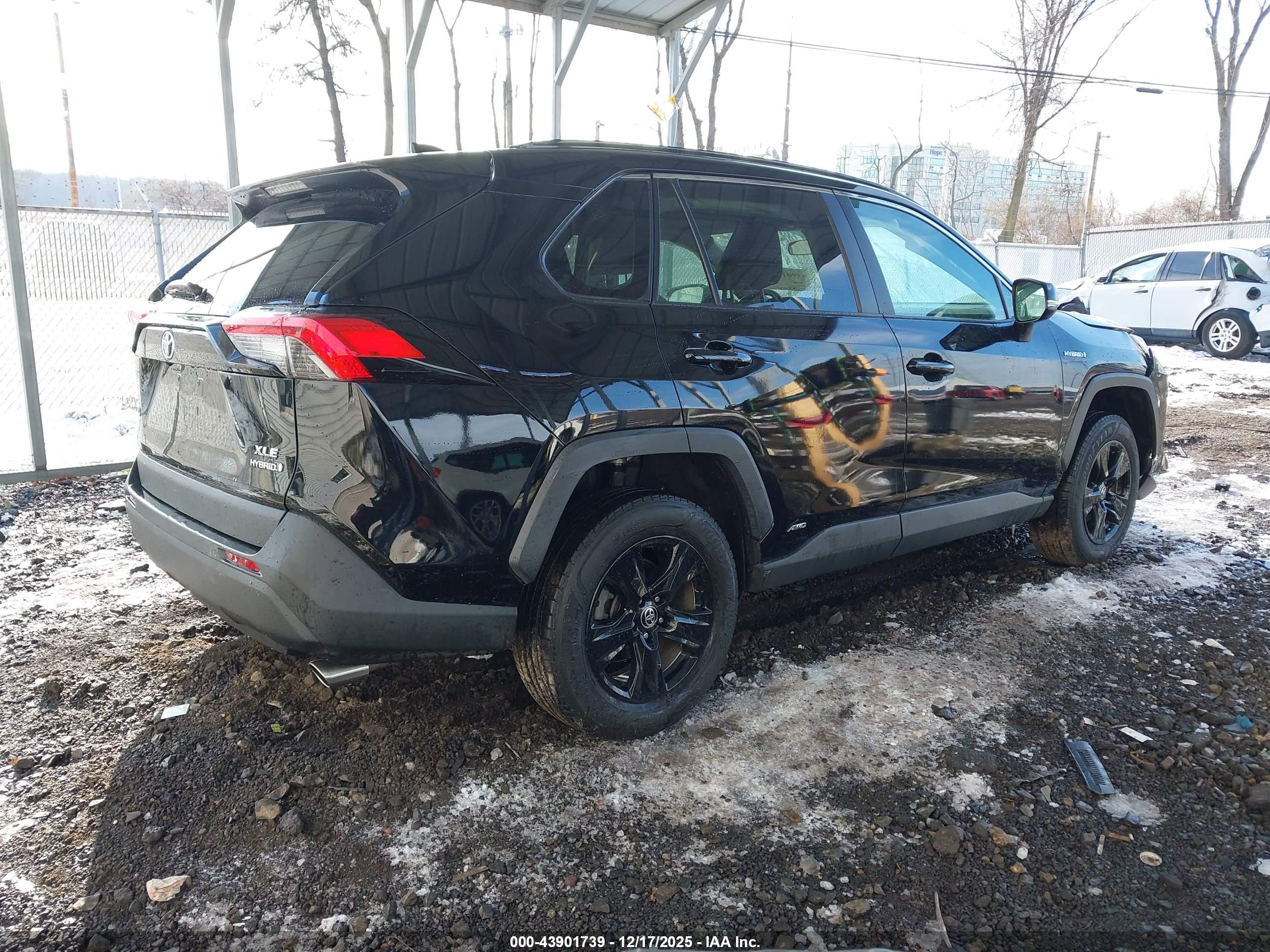 TOYOTA RAV4 image 4