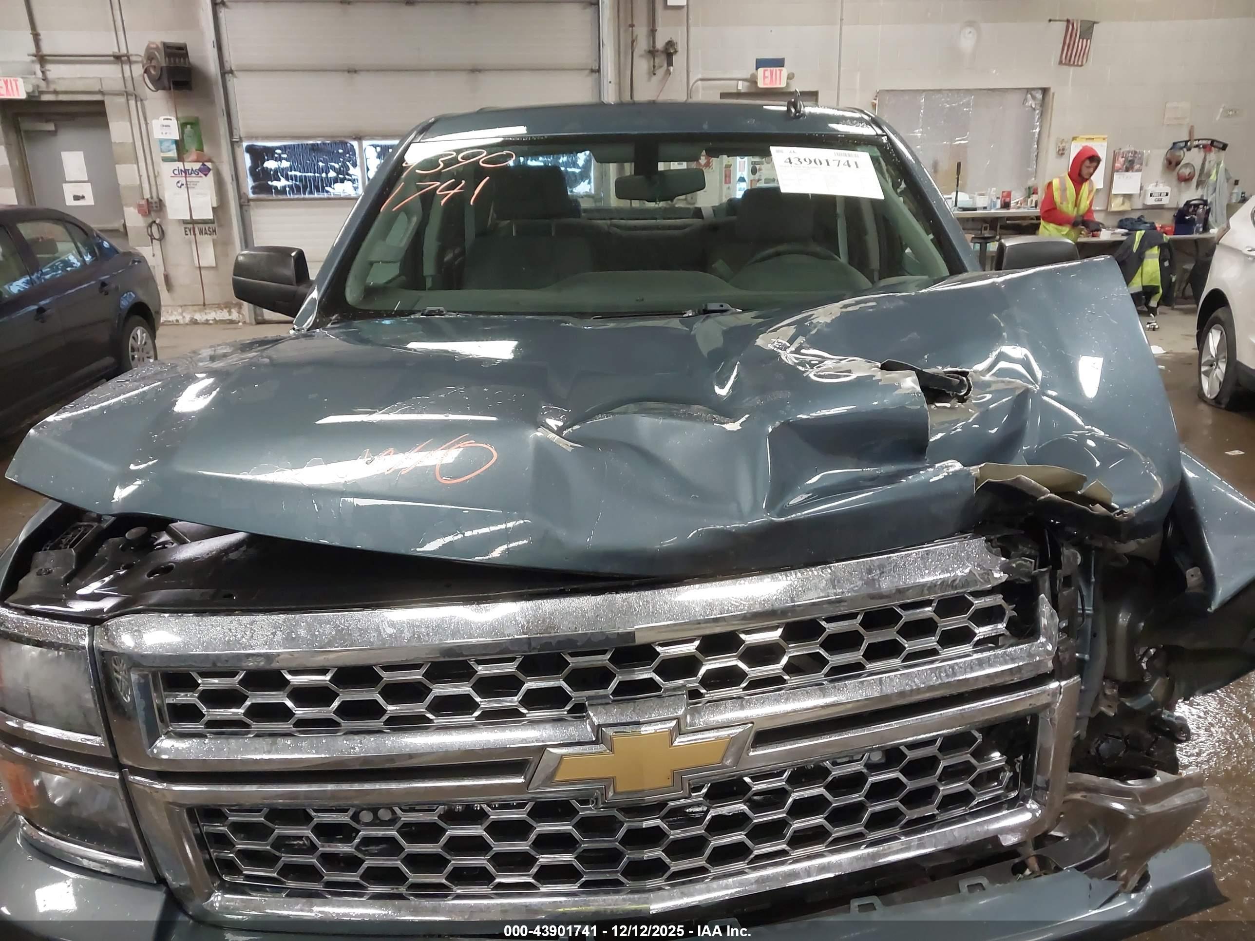 CHEVROLET SILVERADO image 10