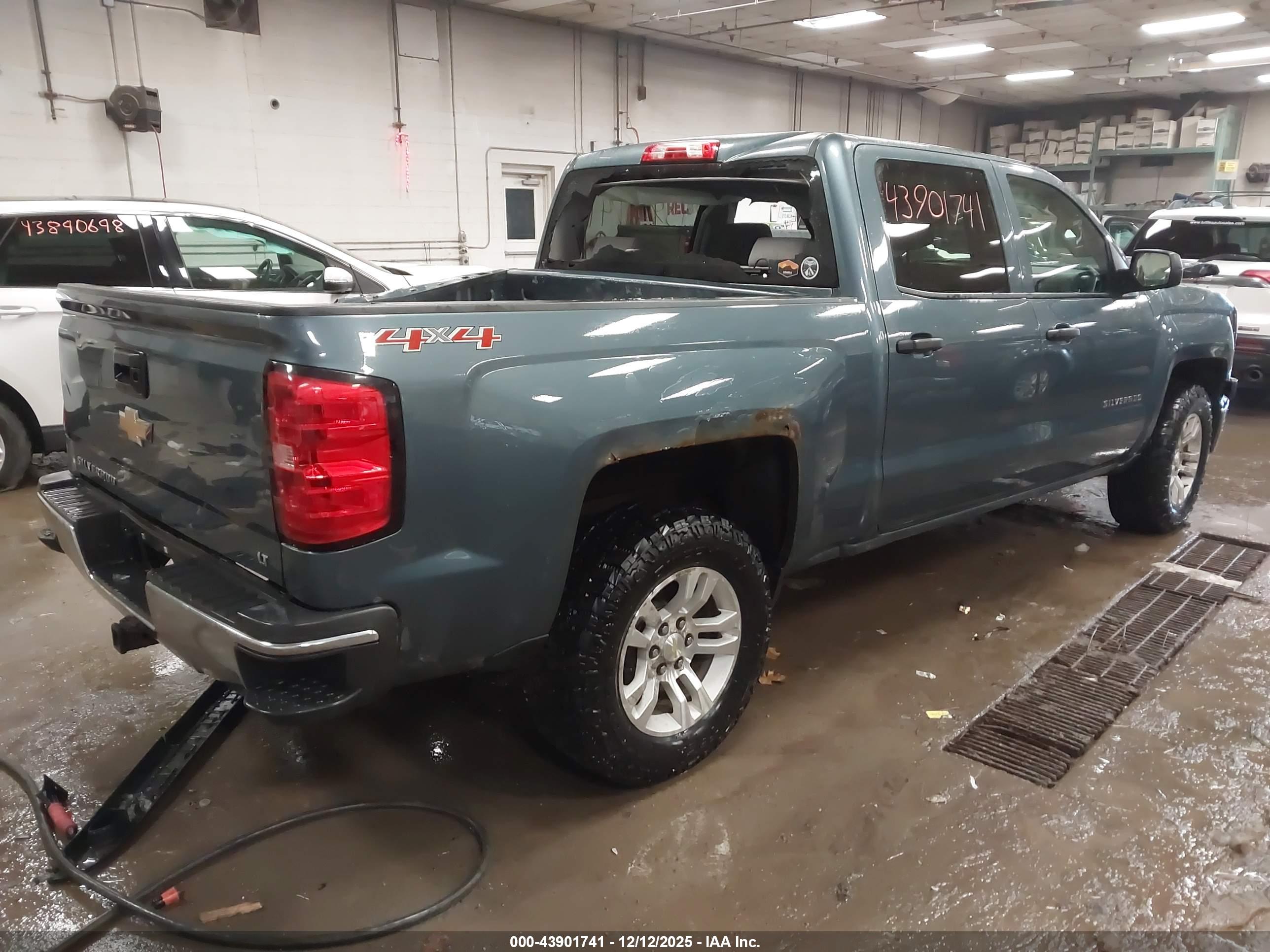 CHEVROLET SILVERADO image 4