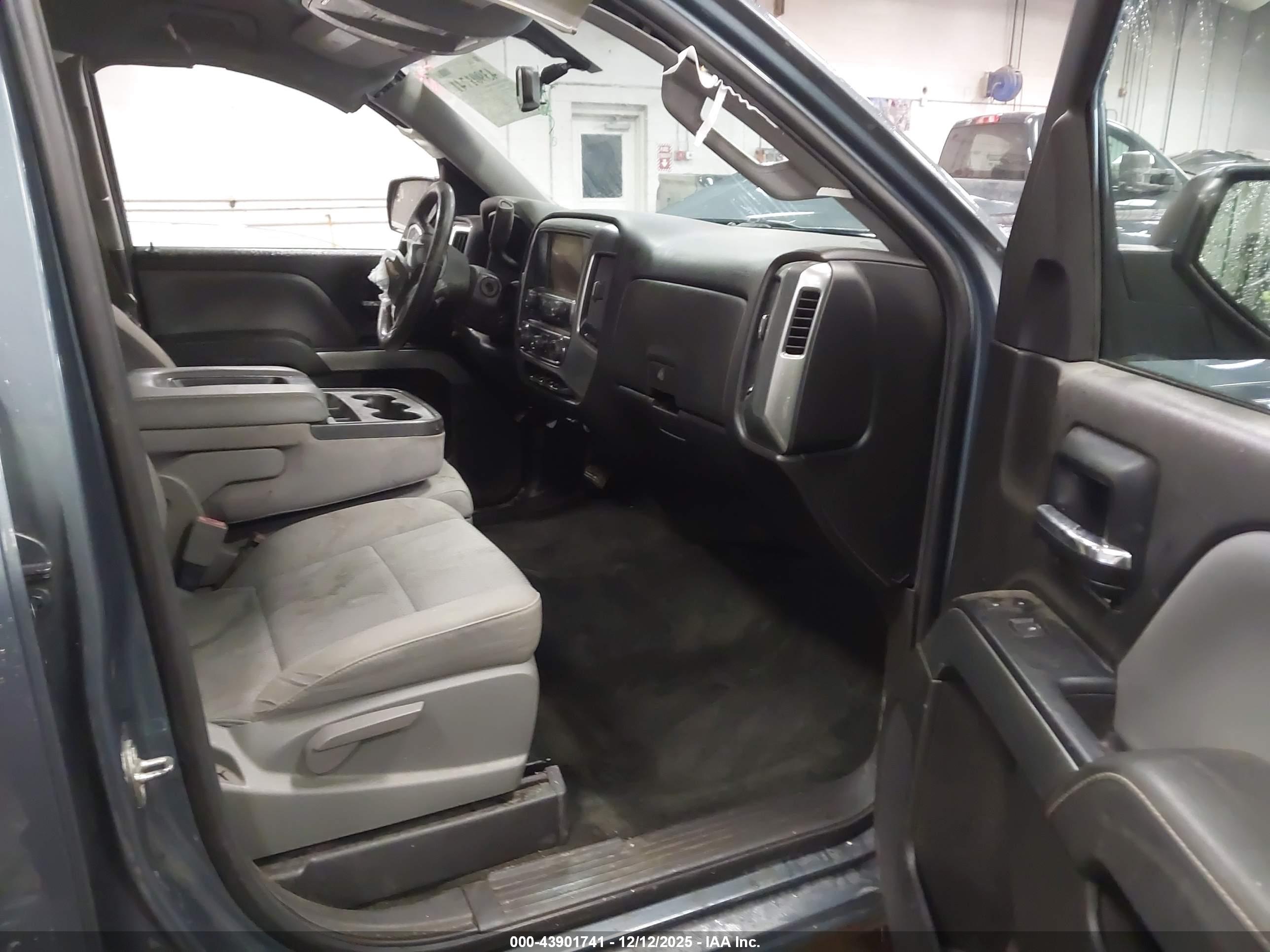 CHEVROLET SILVERADO image 5