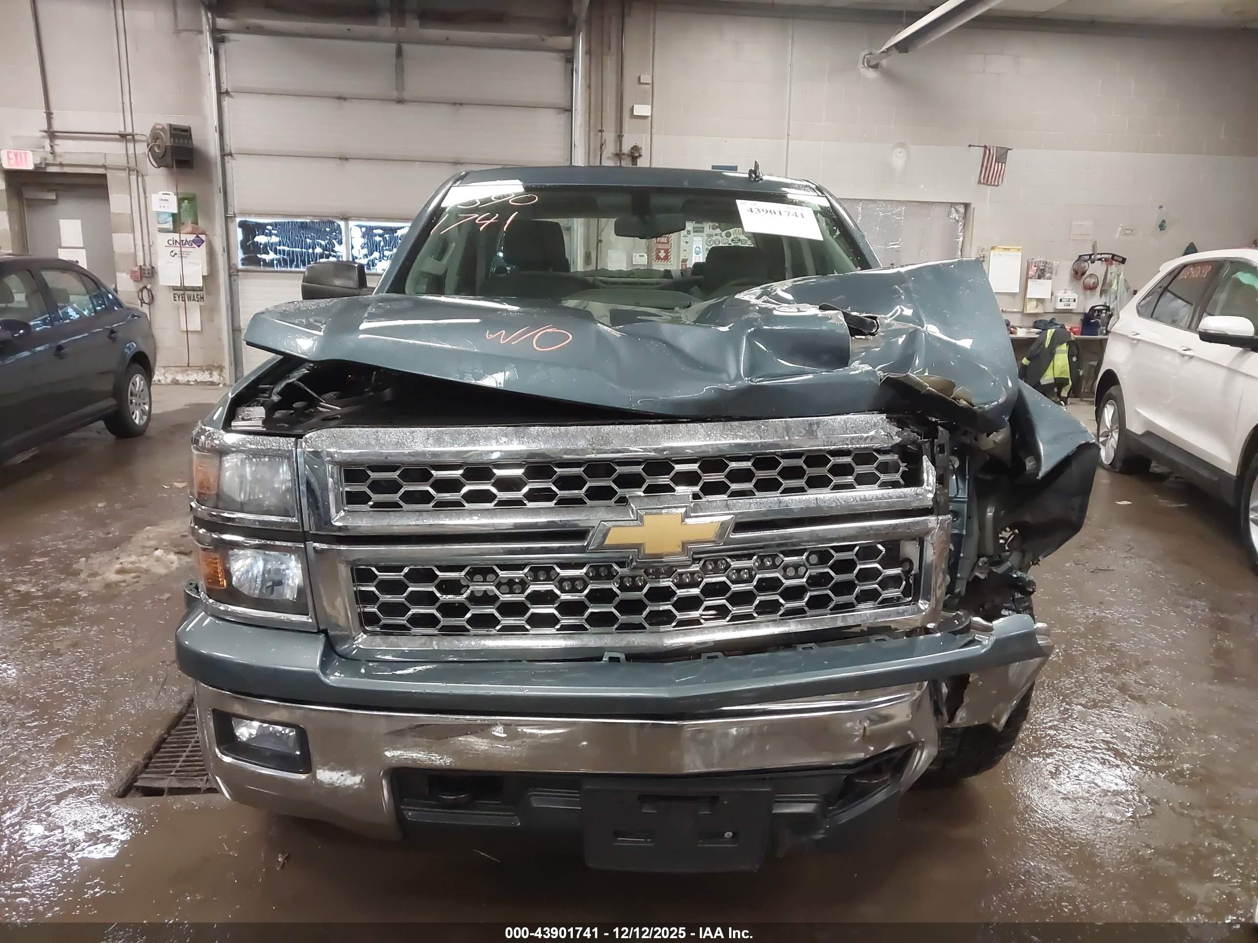 CHEVROLET SILVERADO image 6