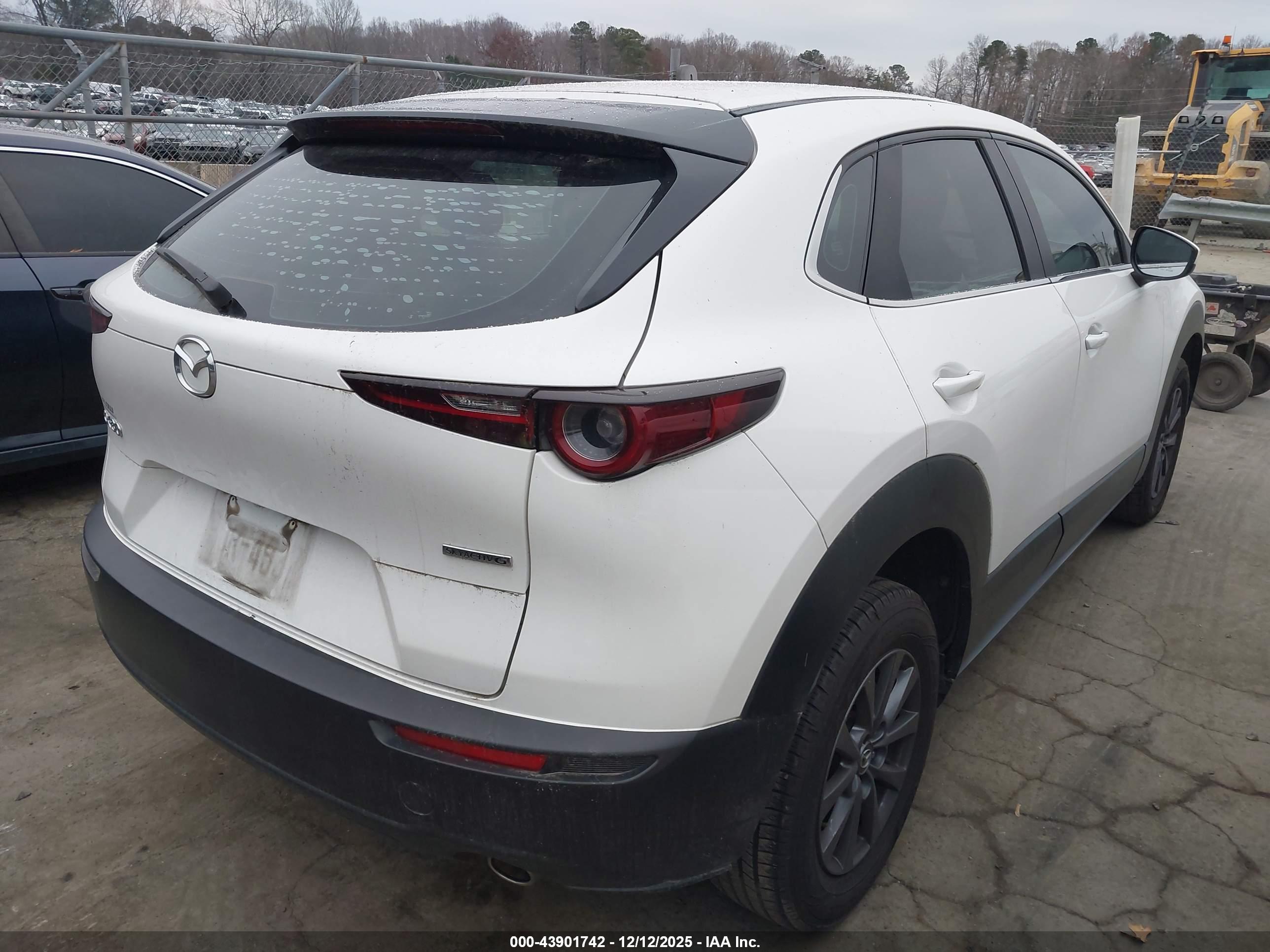MAZDA CX-30 image 4