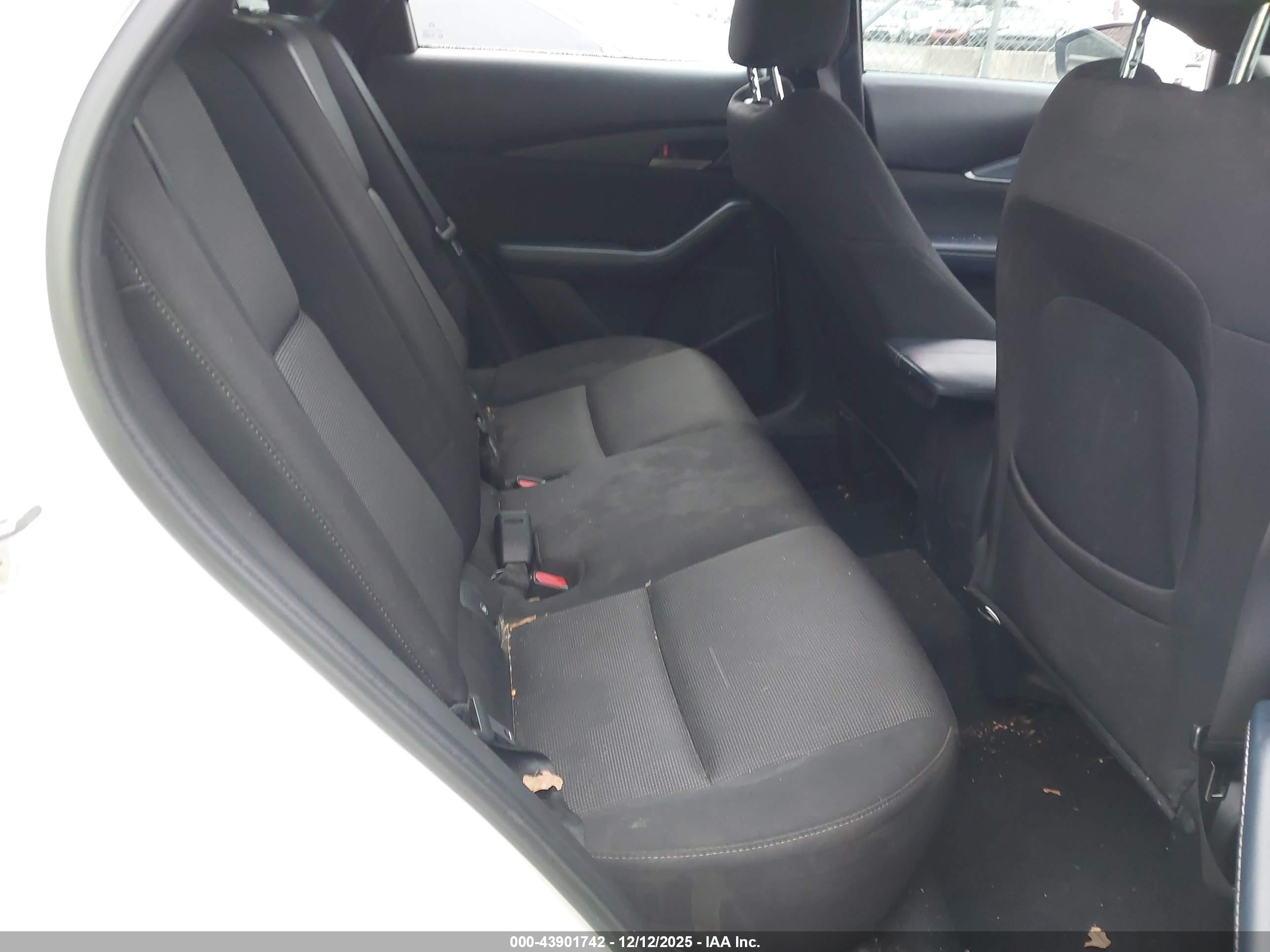 MAZDA CX-30 image 8