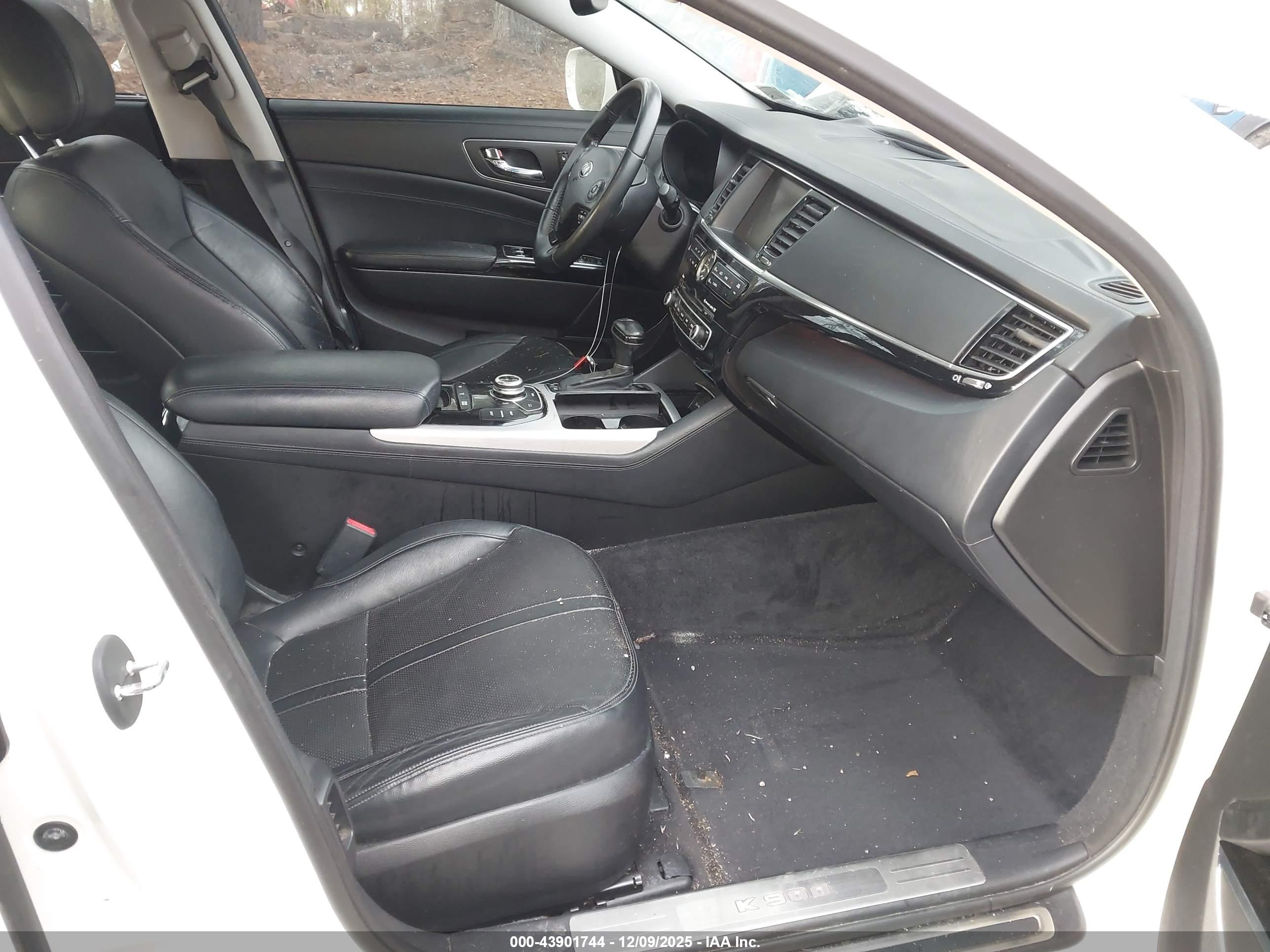KIA K900 image 5