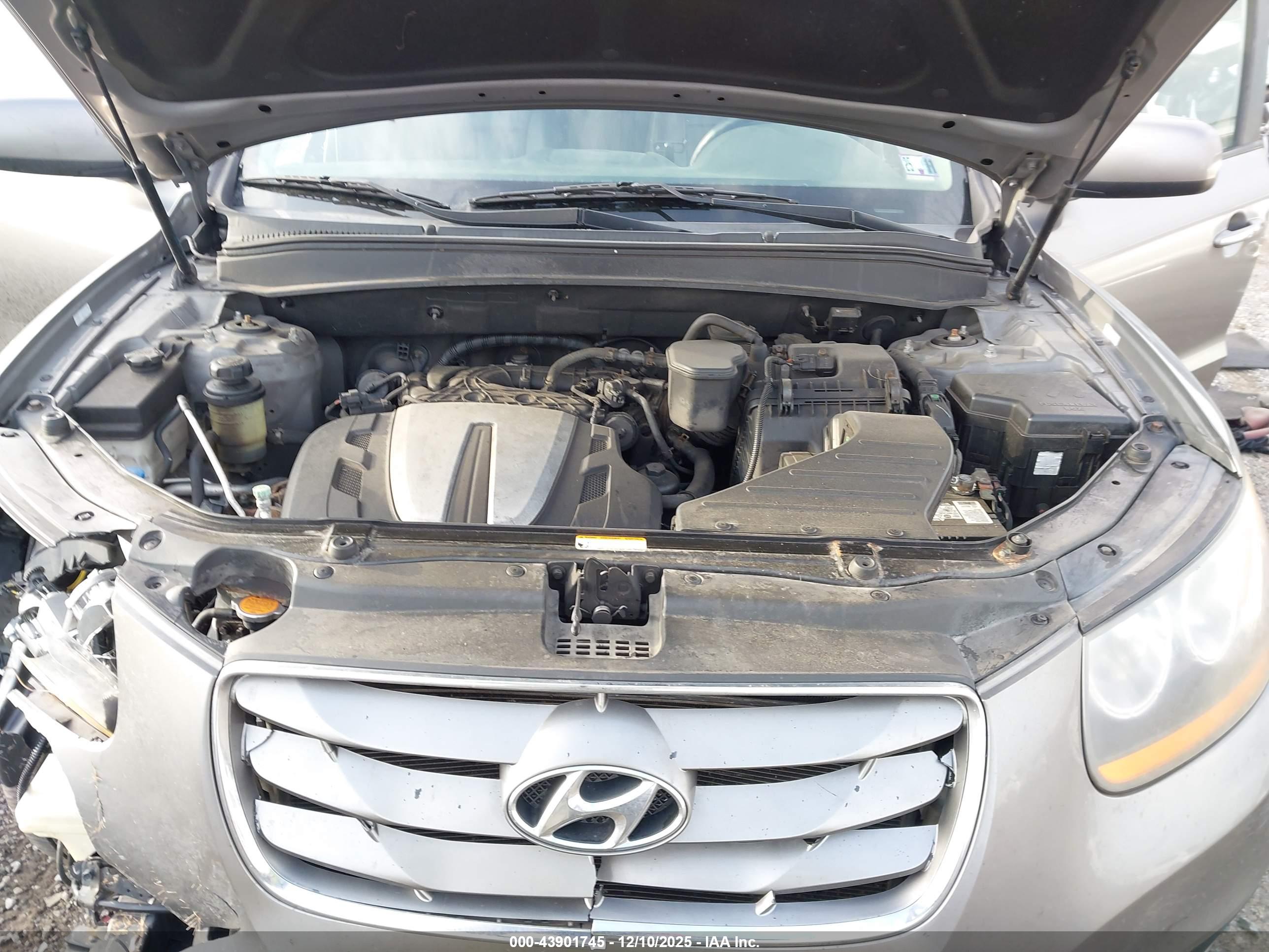 HYUNDAI SANTA image 10