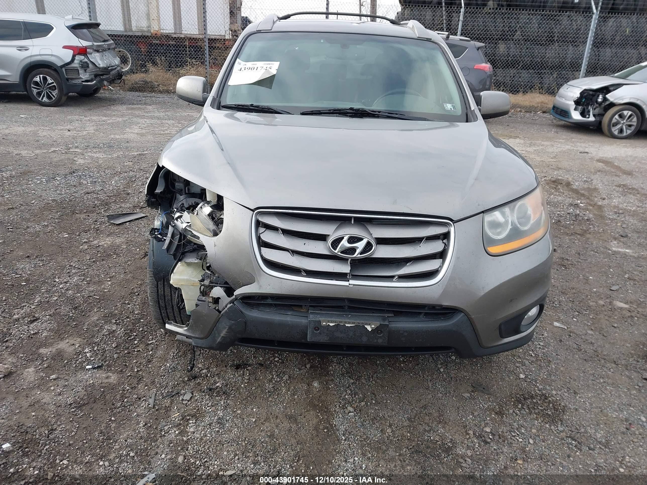 HYUNDAI SANTA image 6