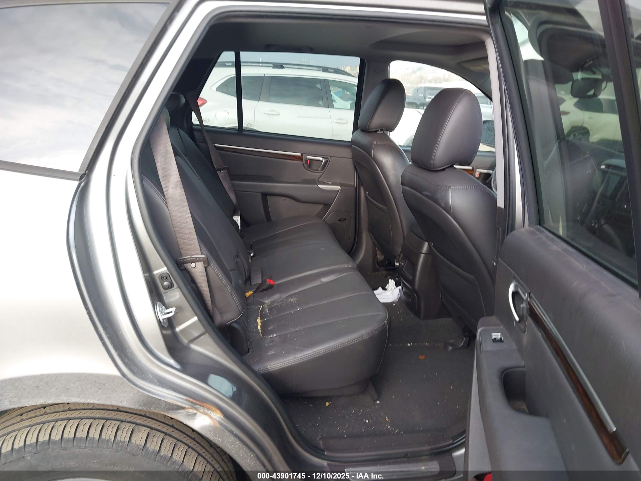 HYUNDAI SANTA image 8