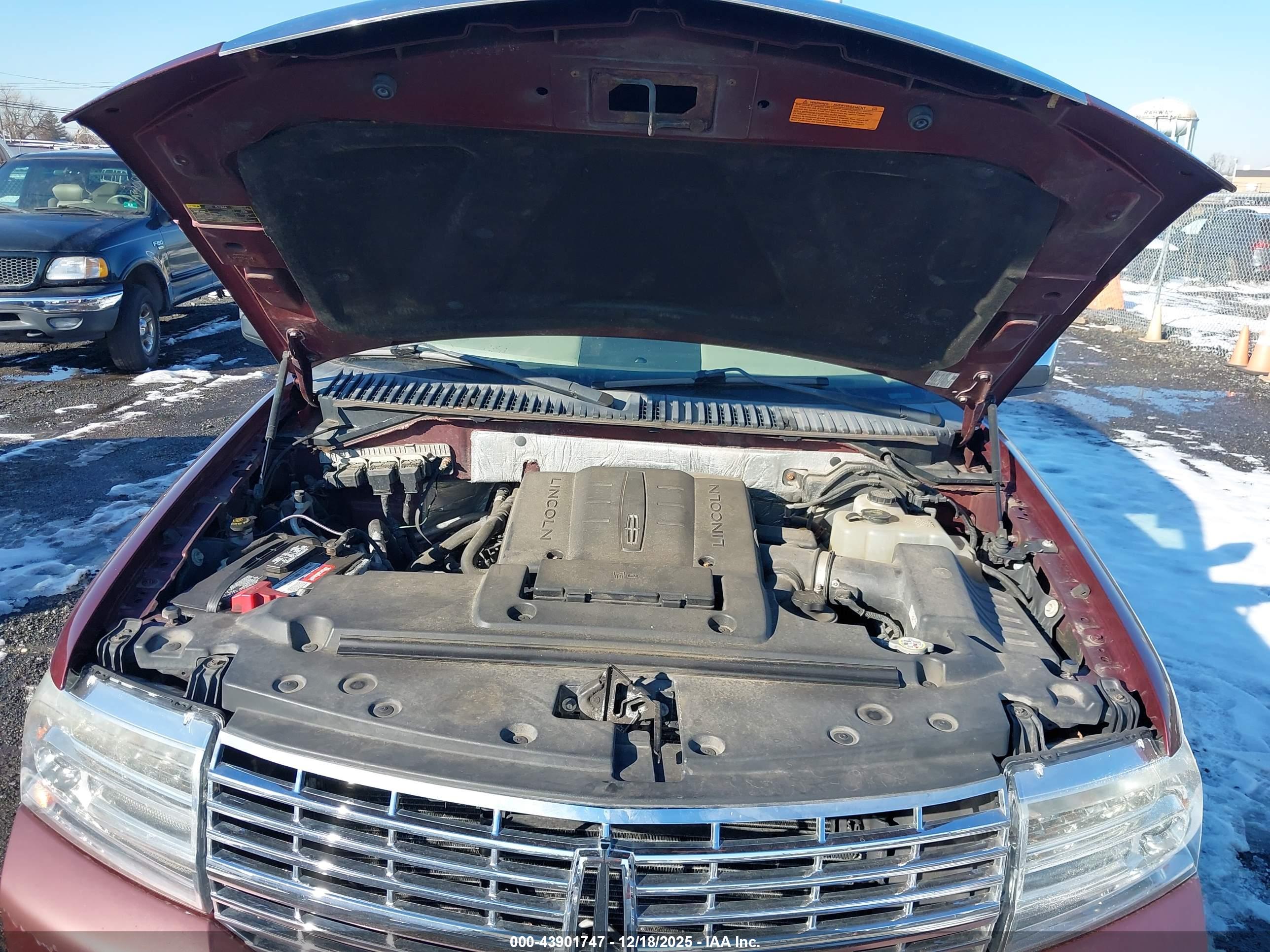 LINCOLN NAVIGATOR image 10