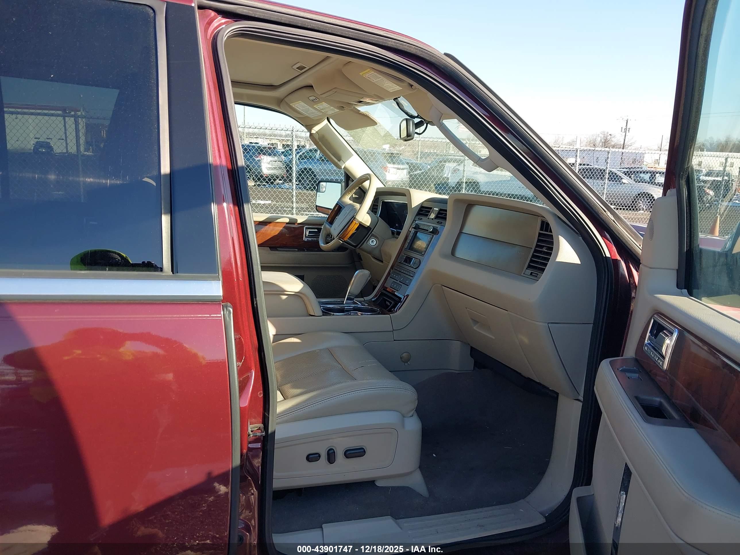 LINCOLN NAVIGATOR image 5