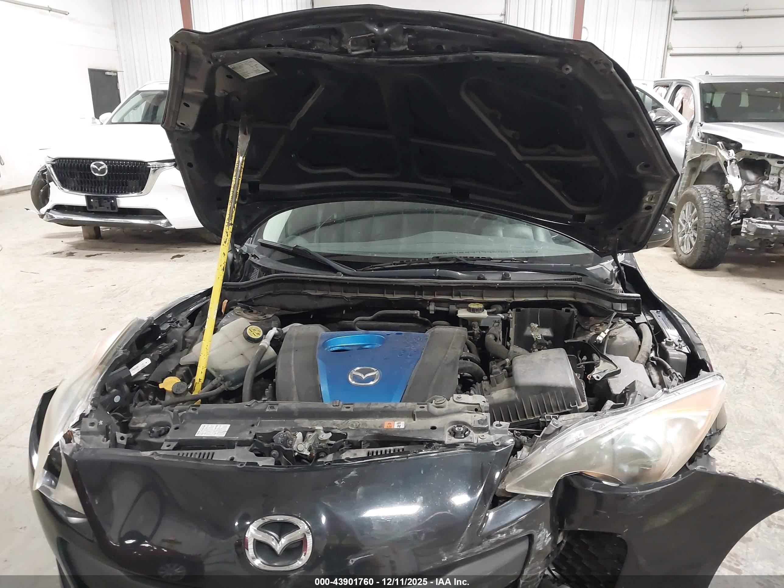 MAZDA MAZDA3 image 10