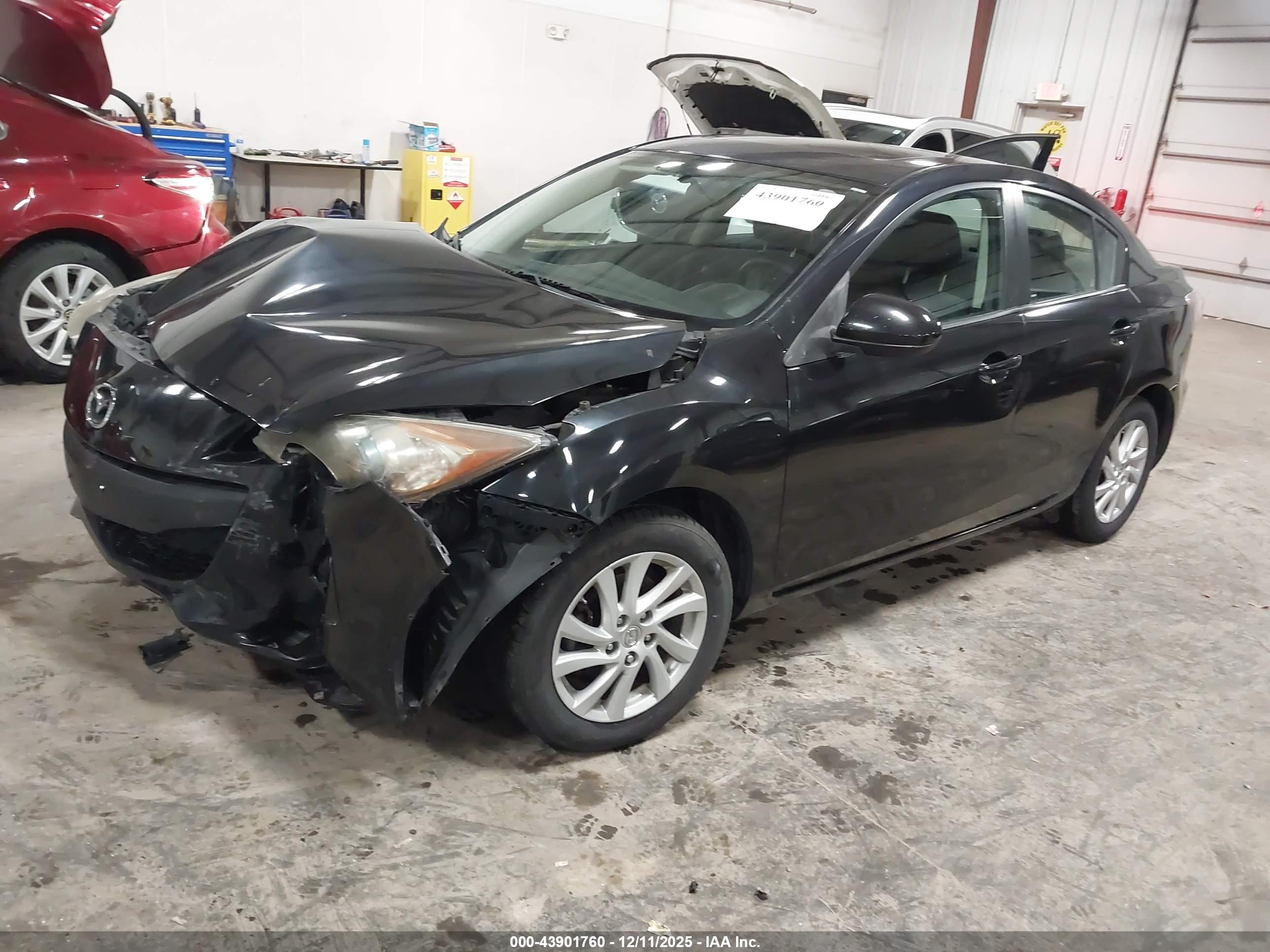 MAZDA MAZDA3 image 2