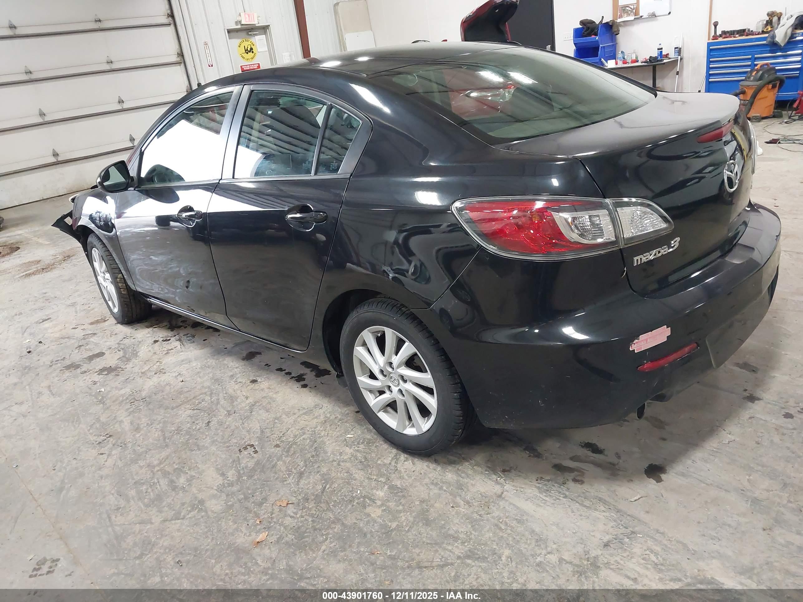 MAZDA MAZDA3 image 3