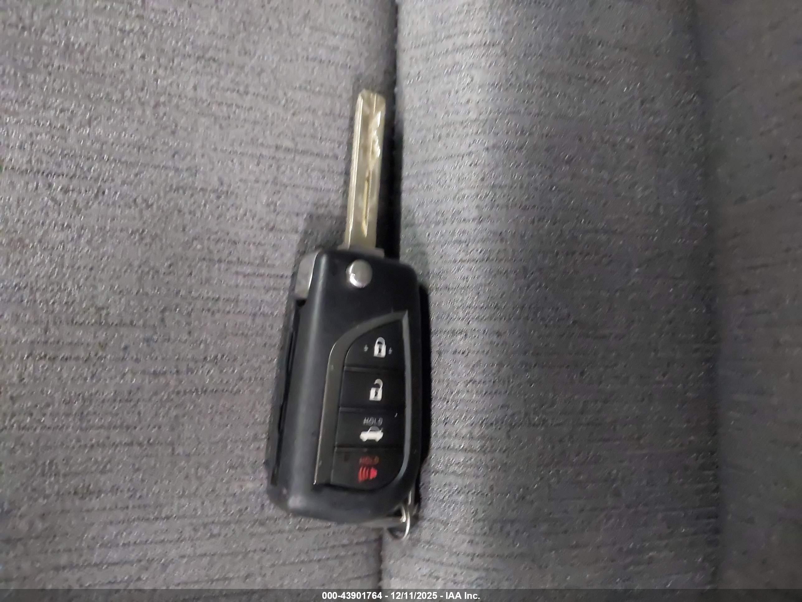 TOYOTA CAMRY image 11