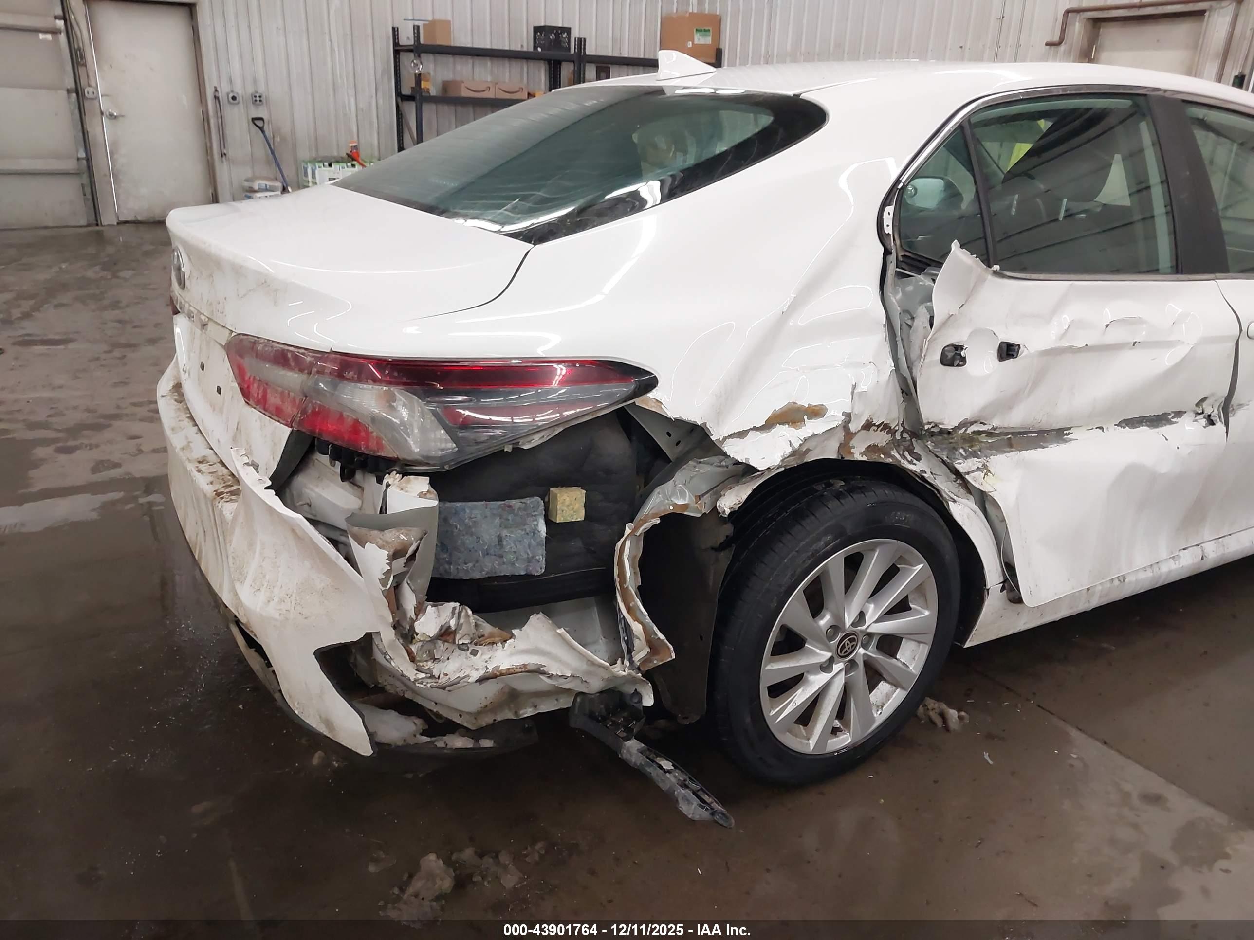 TOYOTA CAMRY image 6