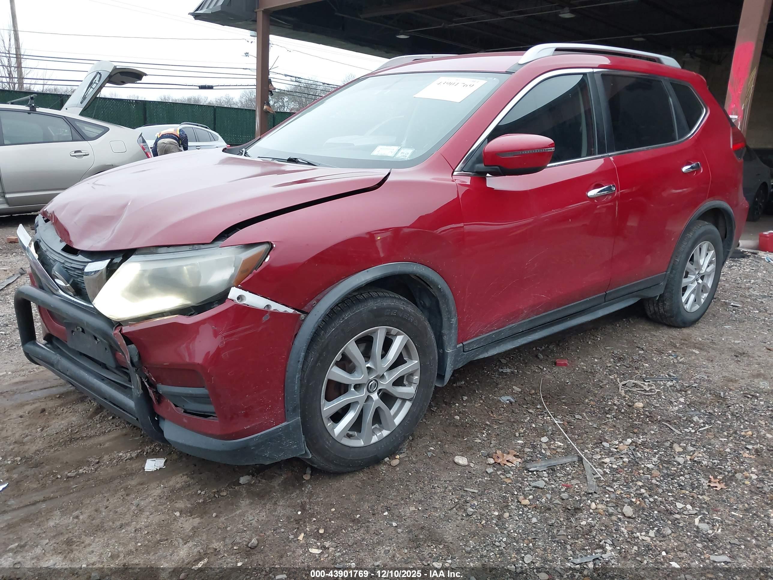 NISSAN ROGUE image 2