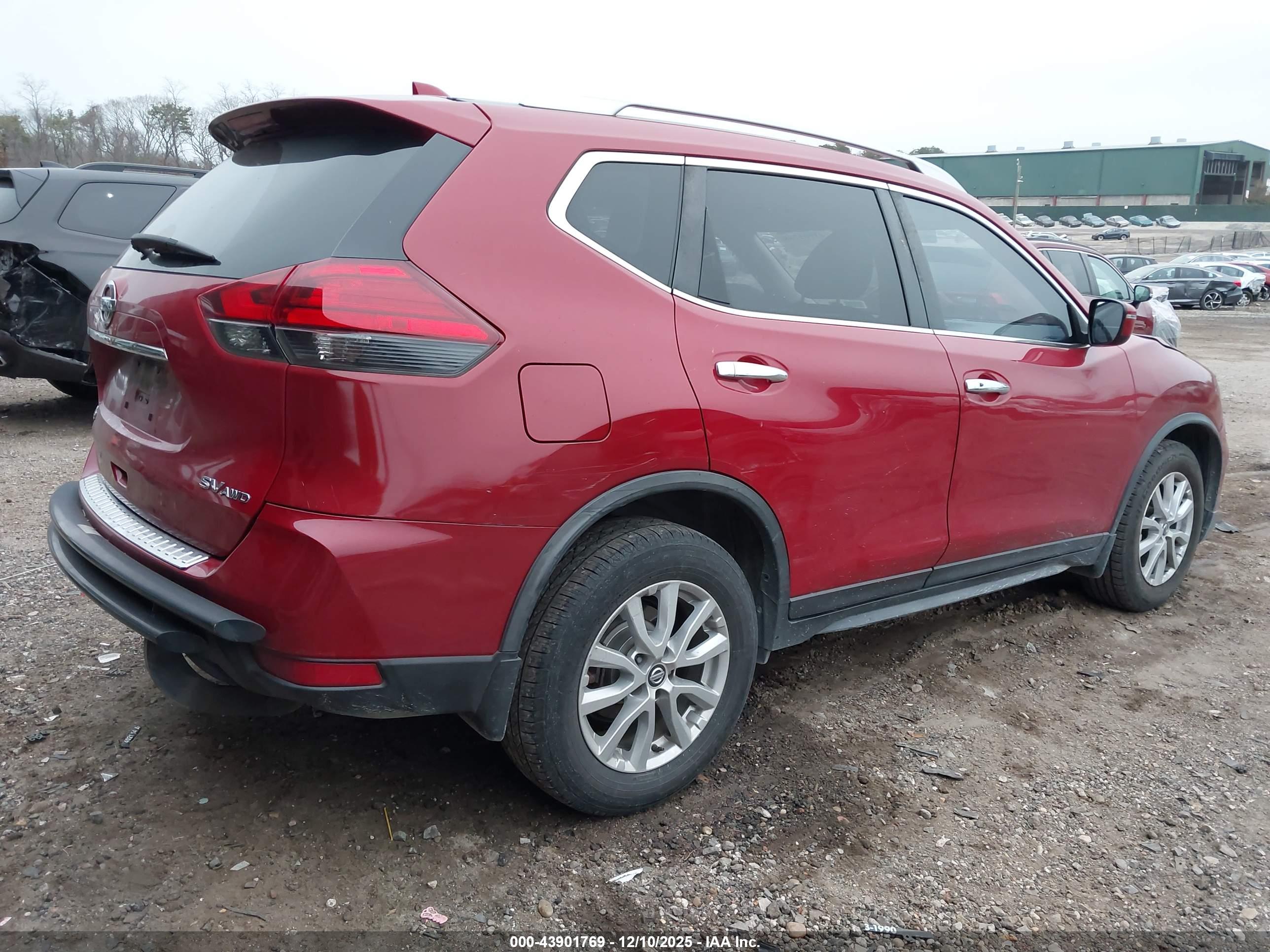 NISSAN ROGUE image 4