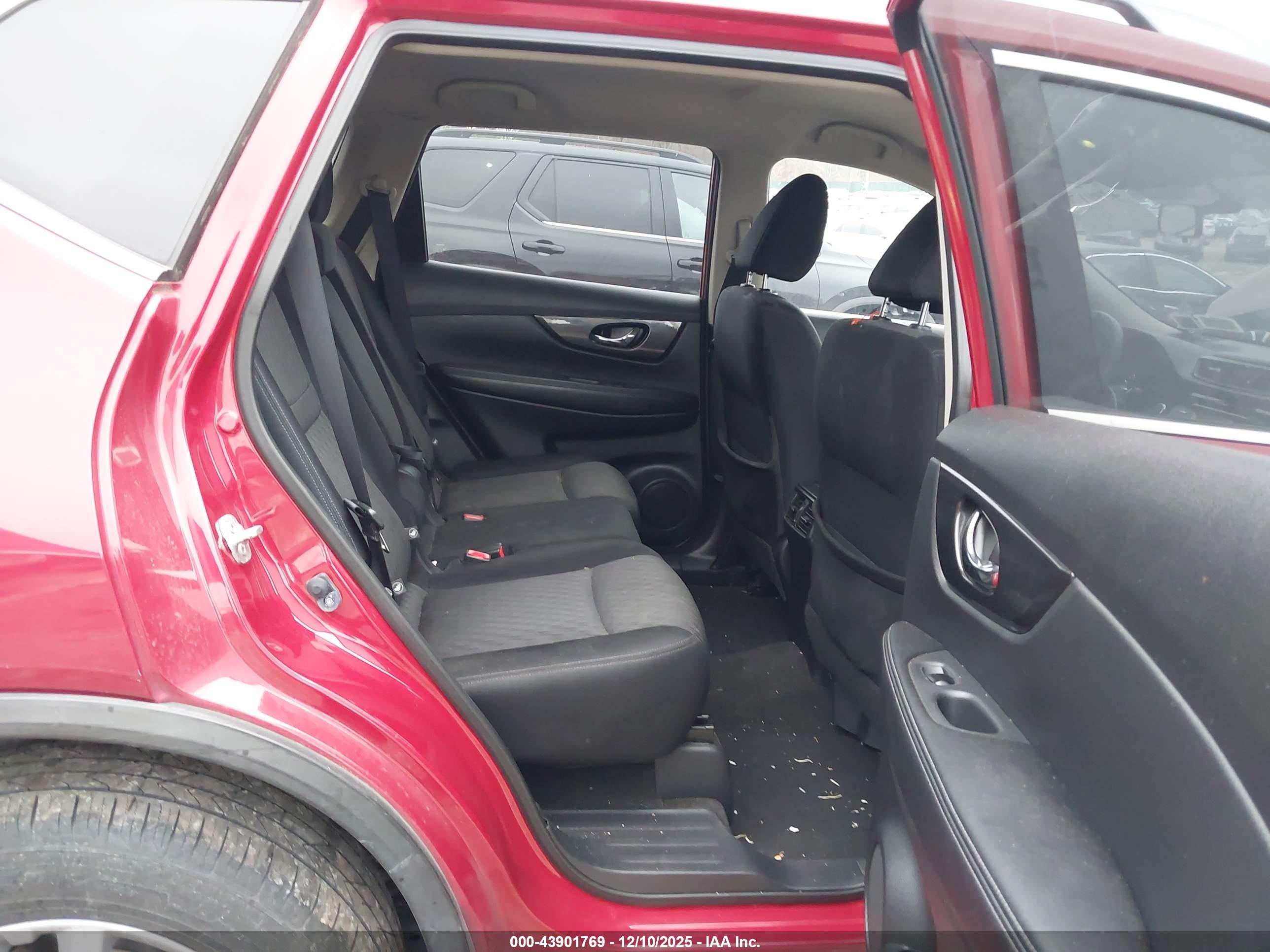 NISSAN ROGUE image 8