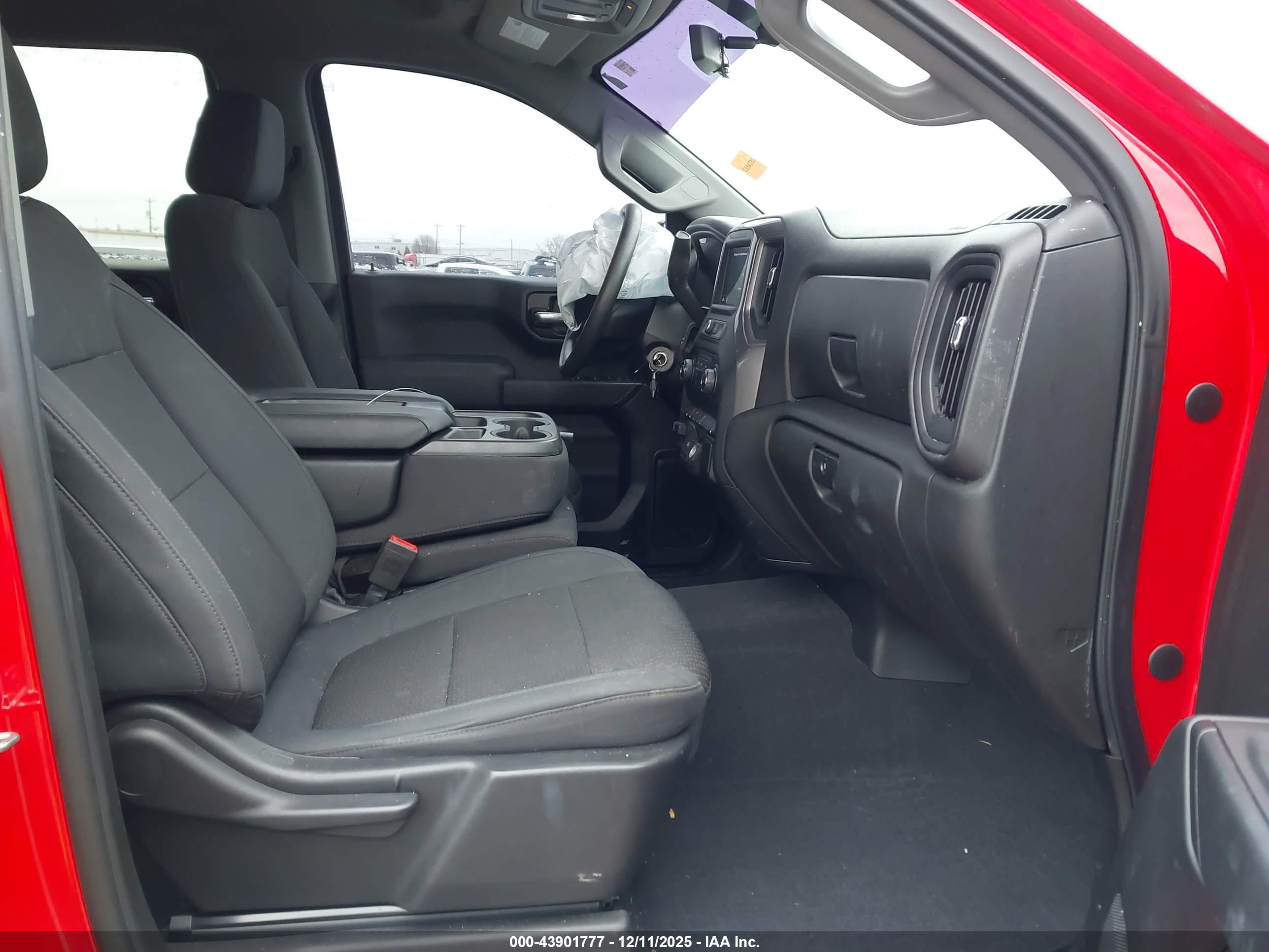 CHEVROLET SILVERADO image 5