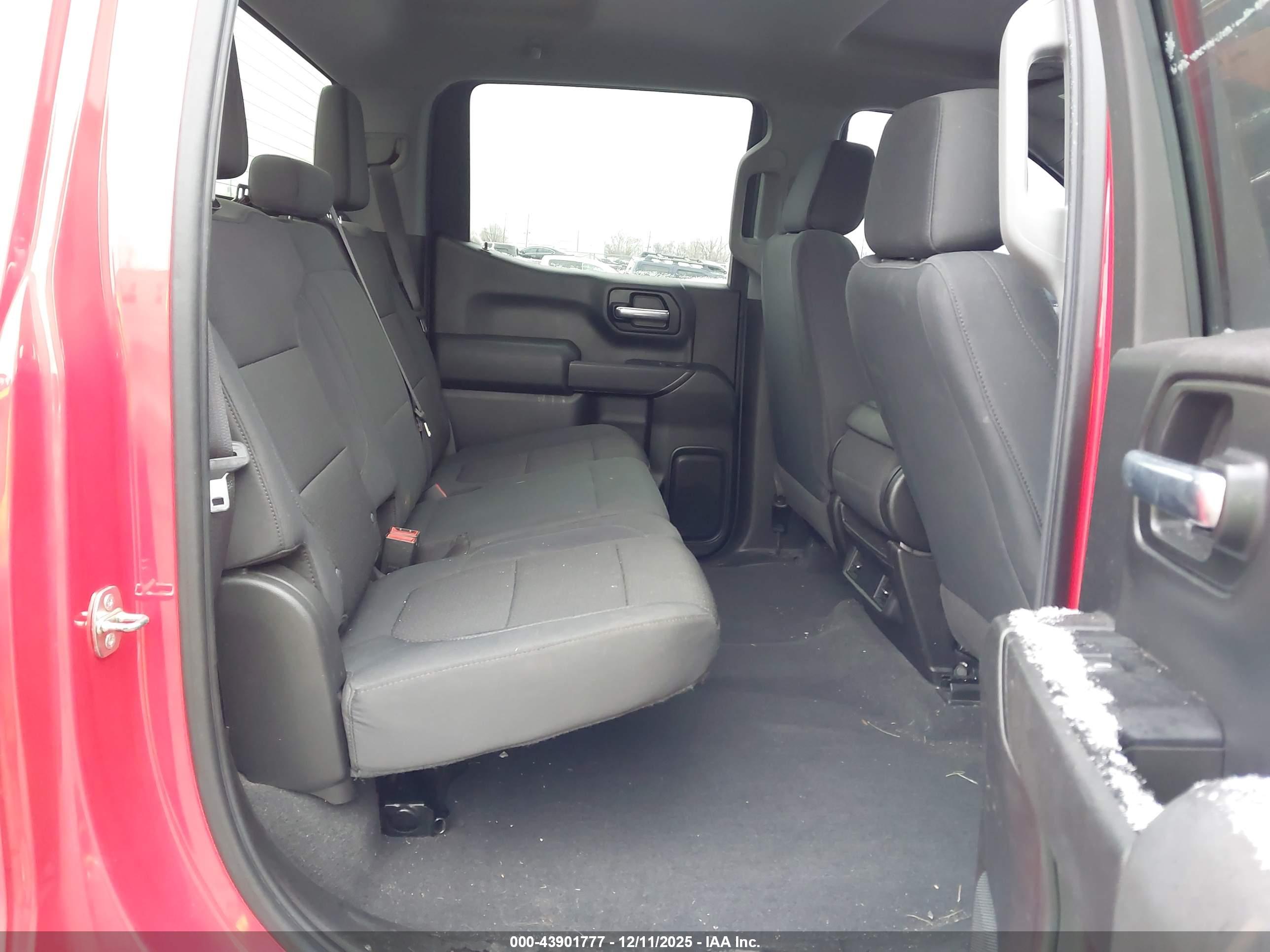 CHEVROLET SILVERADO image 8