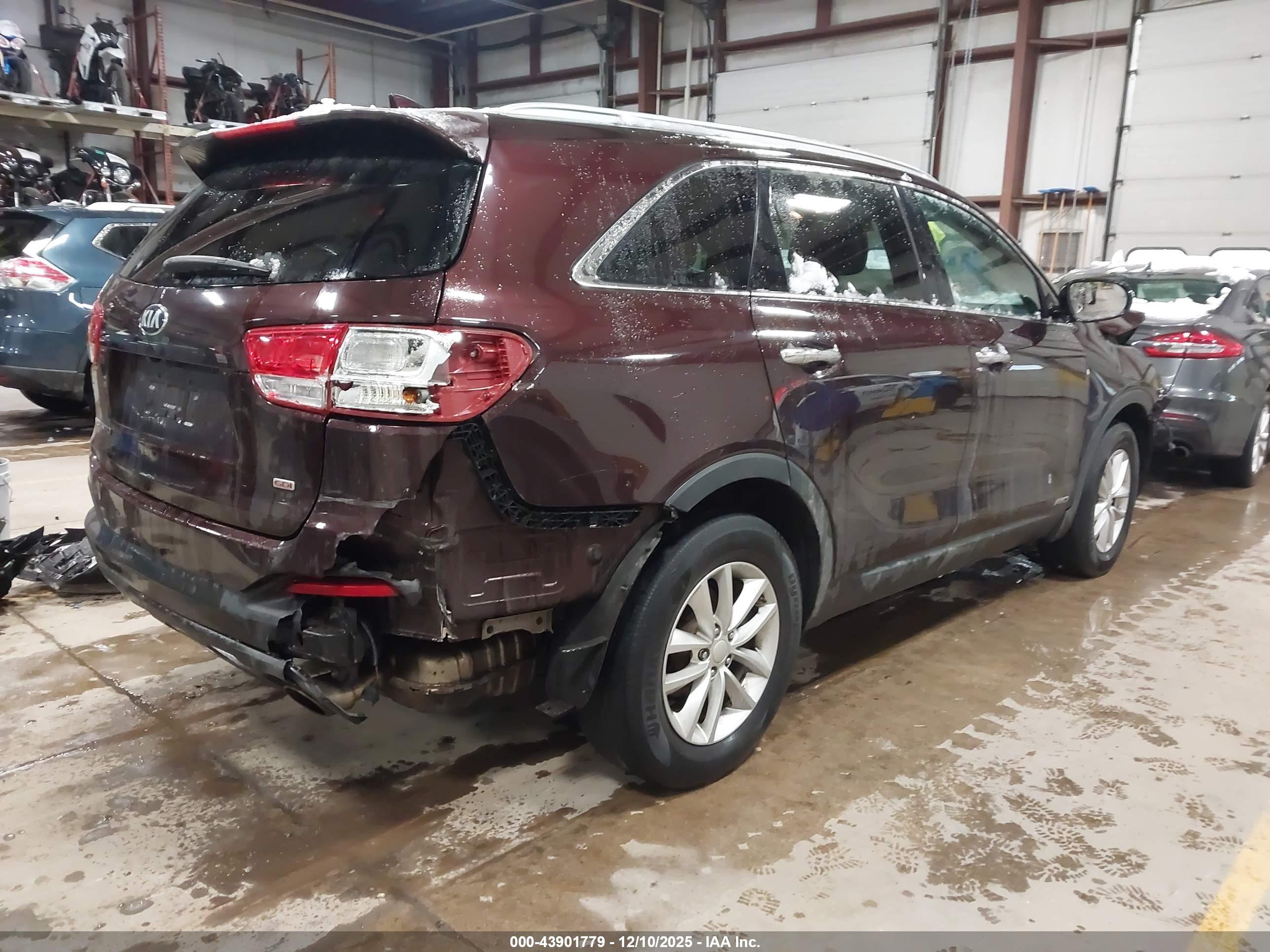 KIA SORENTO image 4