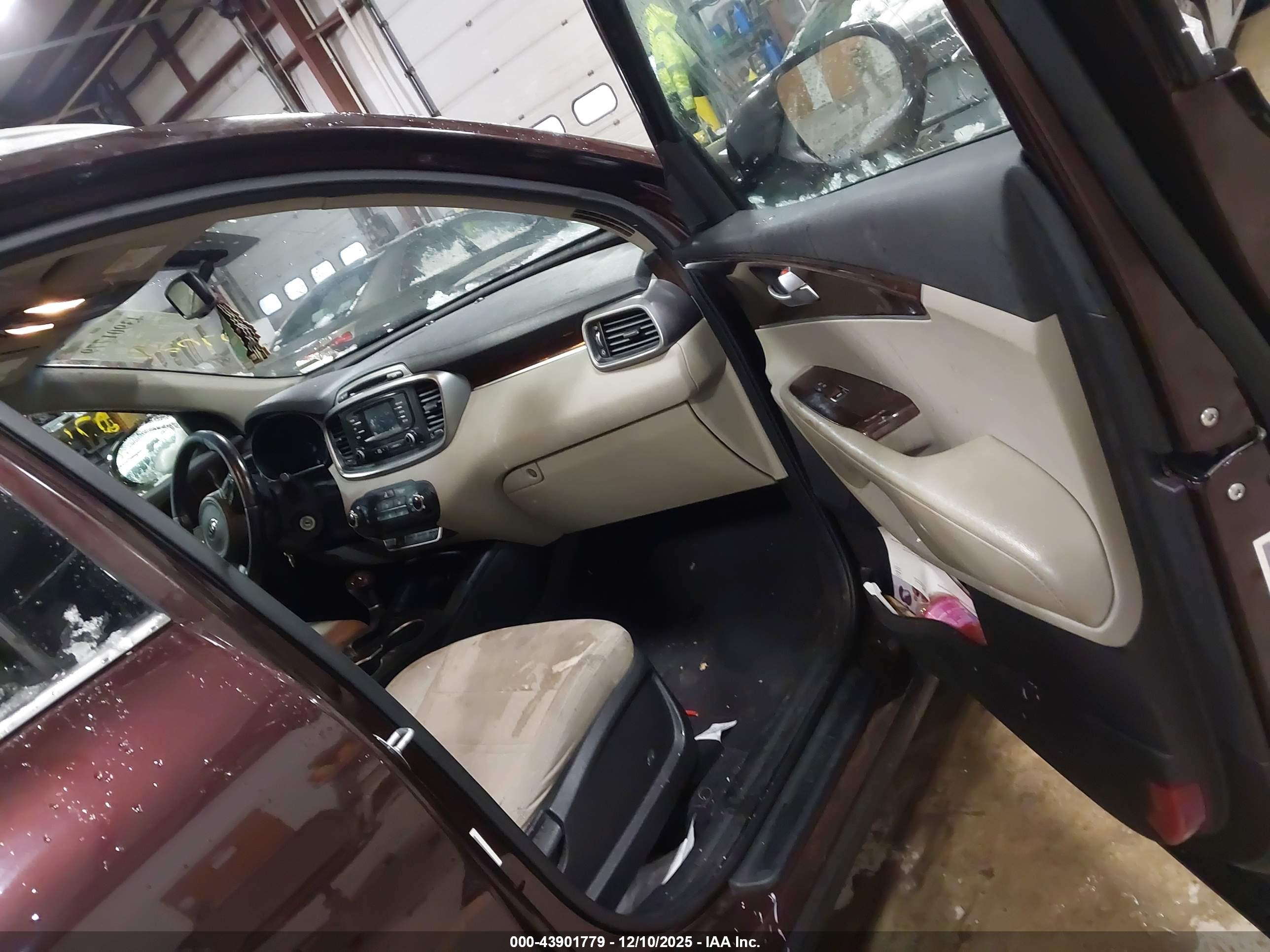 KIA SORENTO image 5