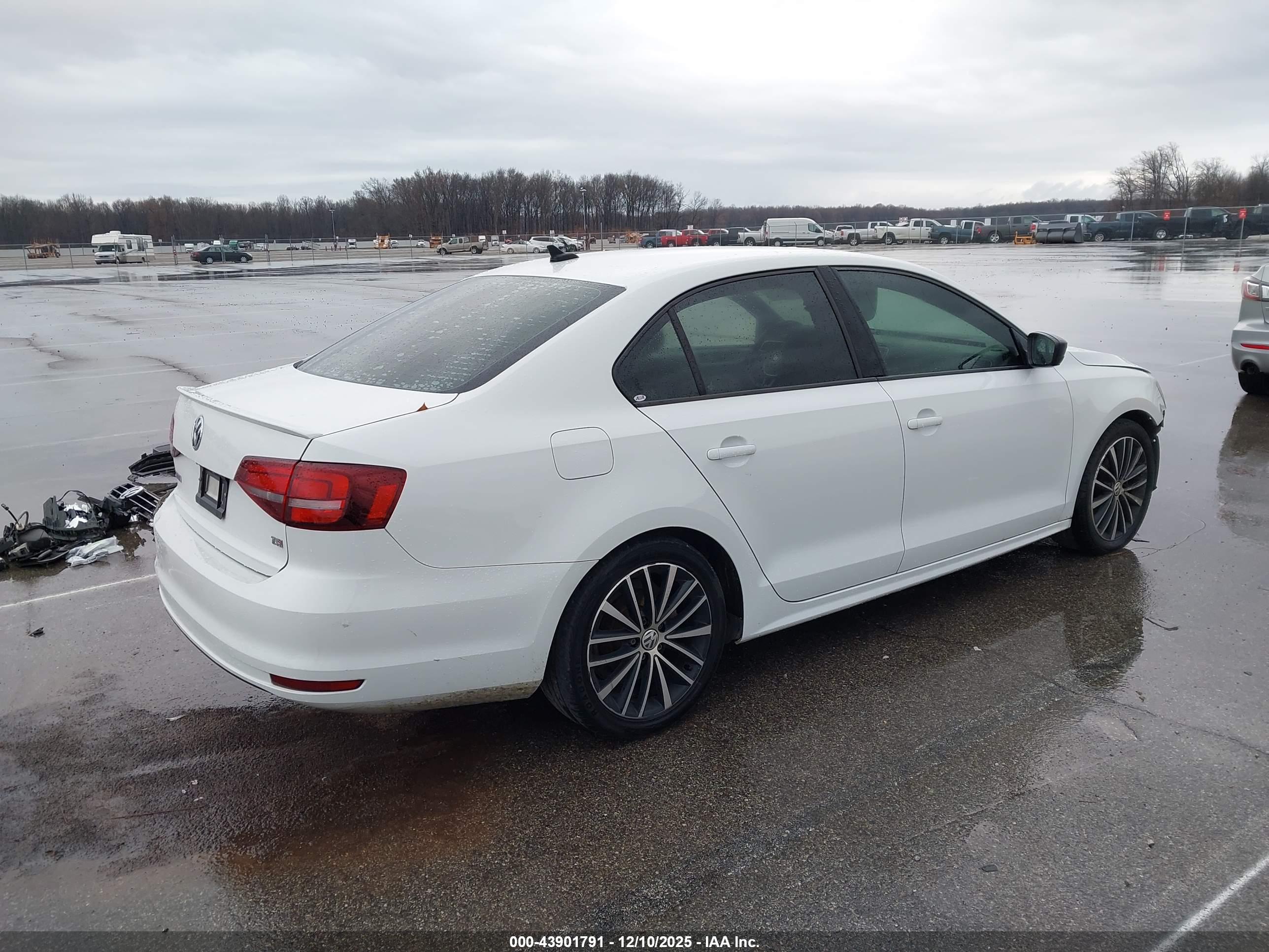 VOLKSWAGEN JETTA image 4
