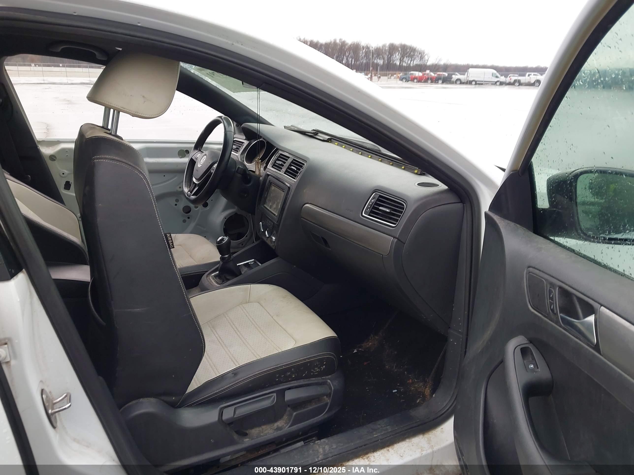 VOLKSWAGEN JETTA image 5