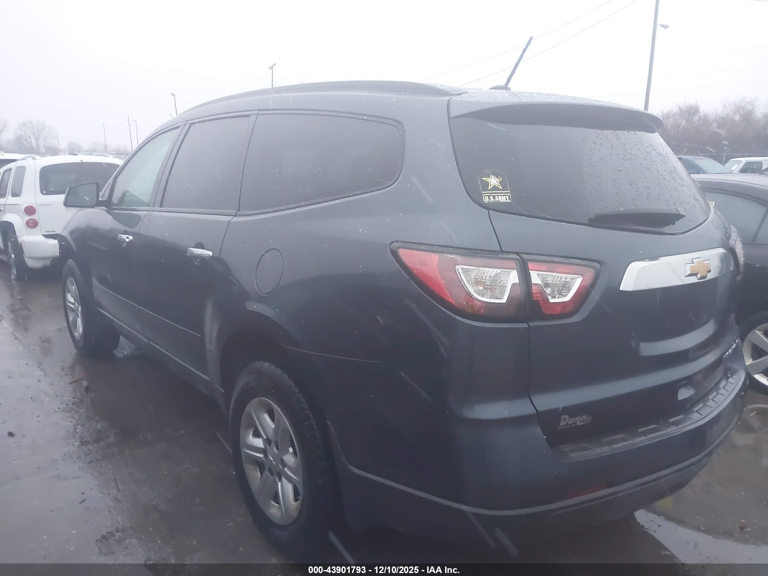 CHEVROLET TRAVERSE image 3