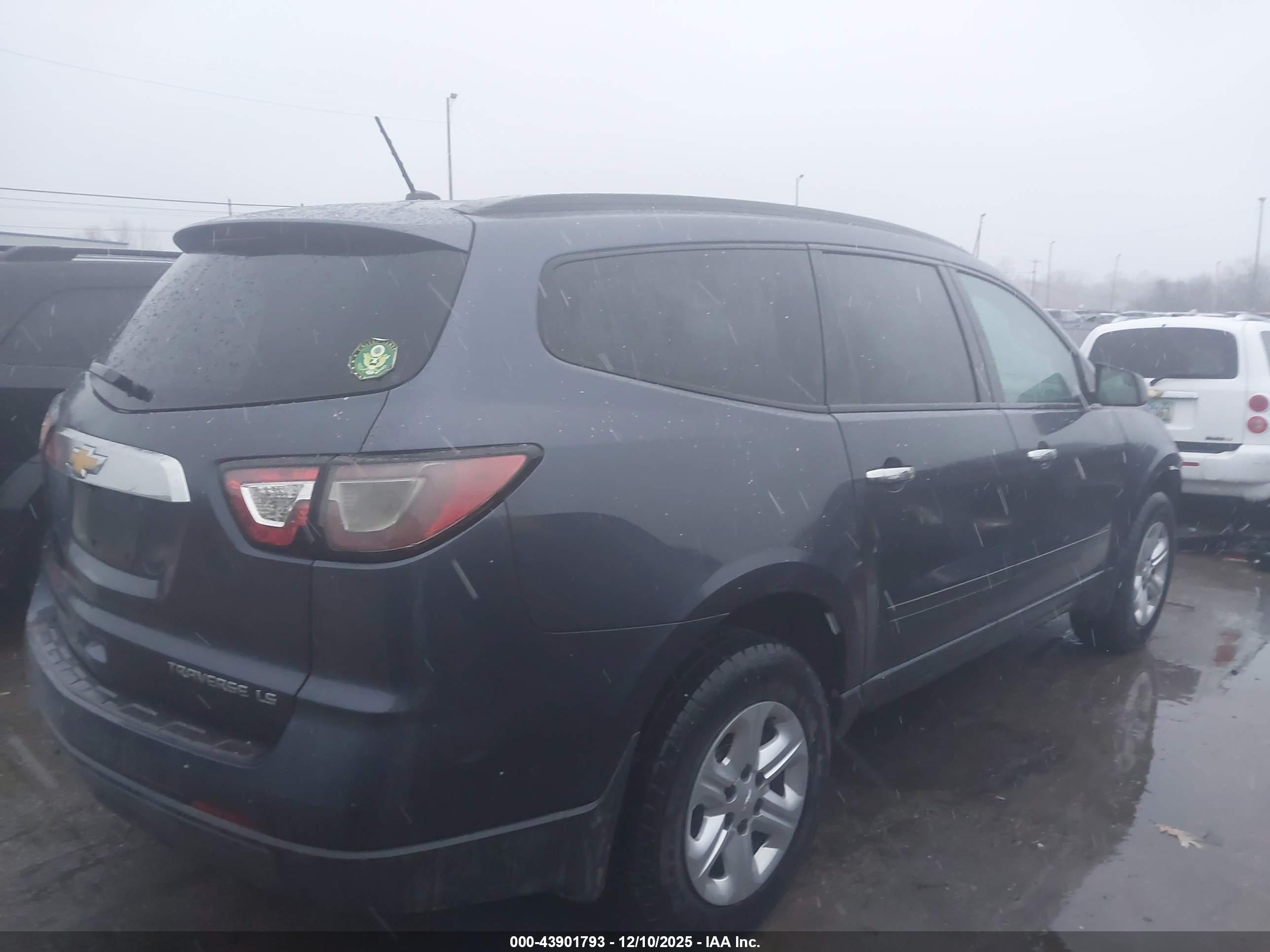 CHEVROLET TRAVERSE image 4