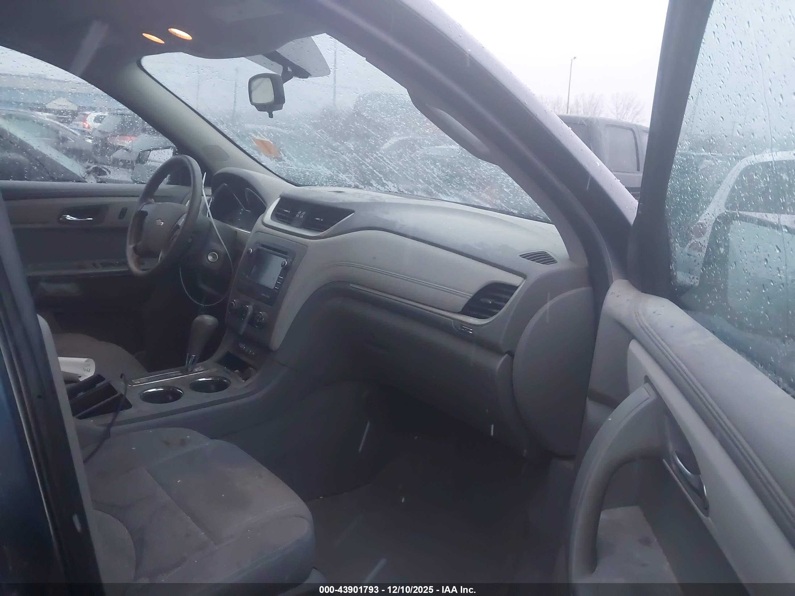 CHEVROLET TRAVERSE image 5
