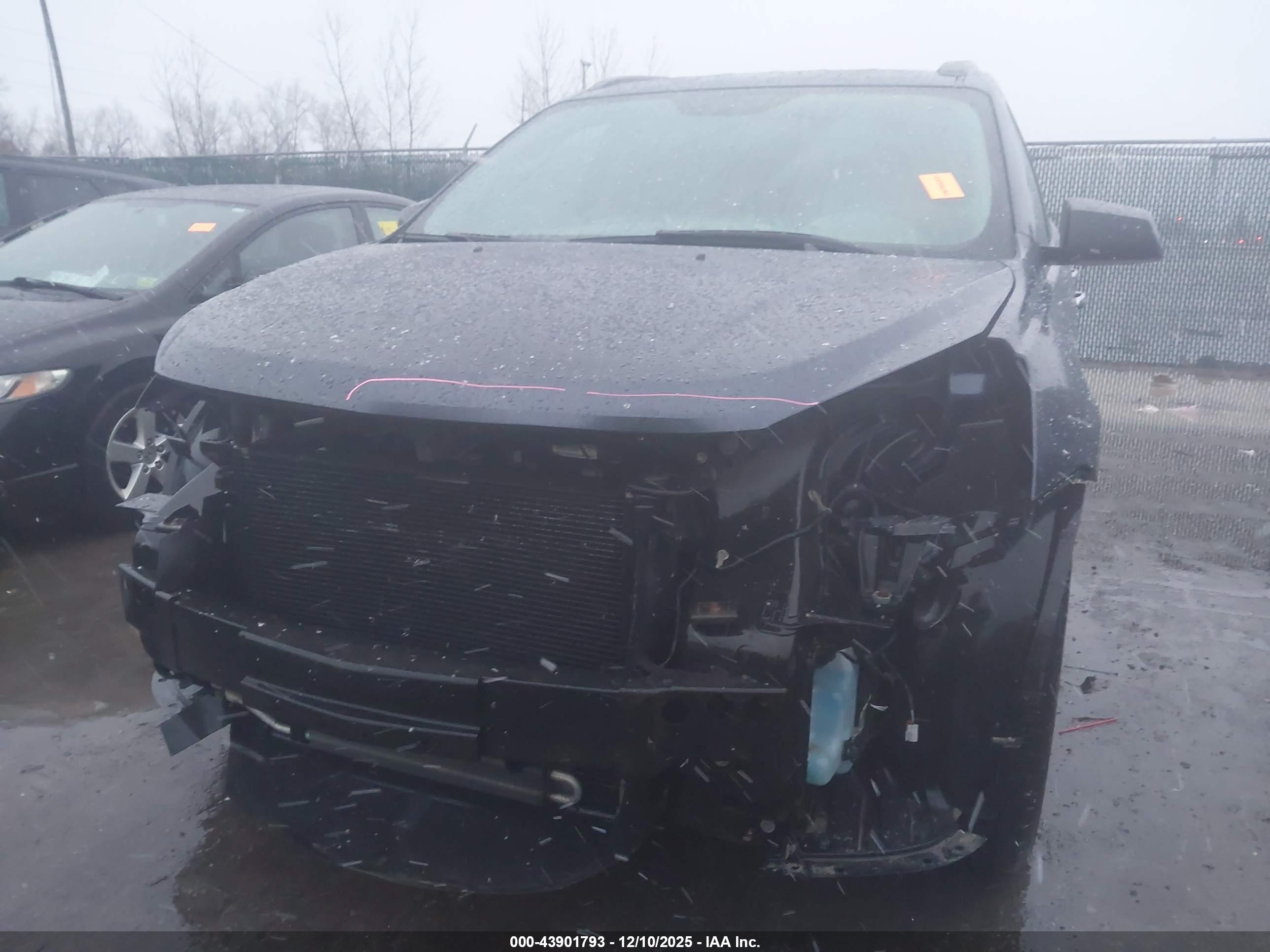 CHEVROLET TRAVERSE image 6