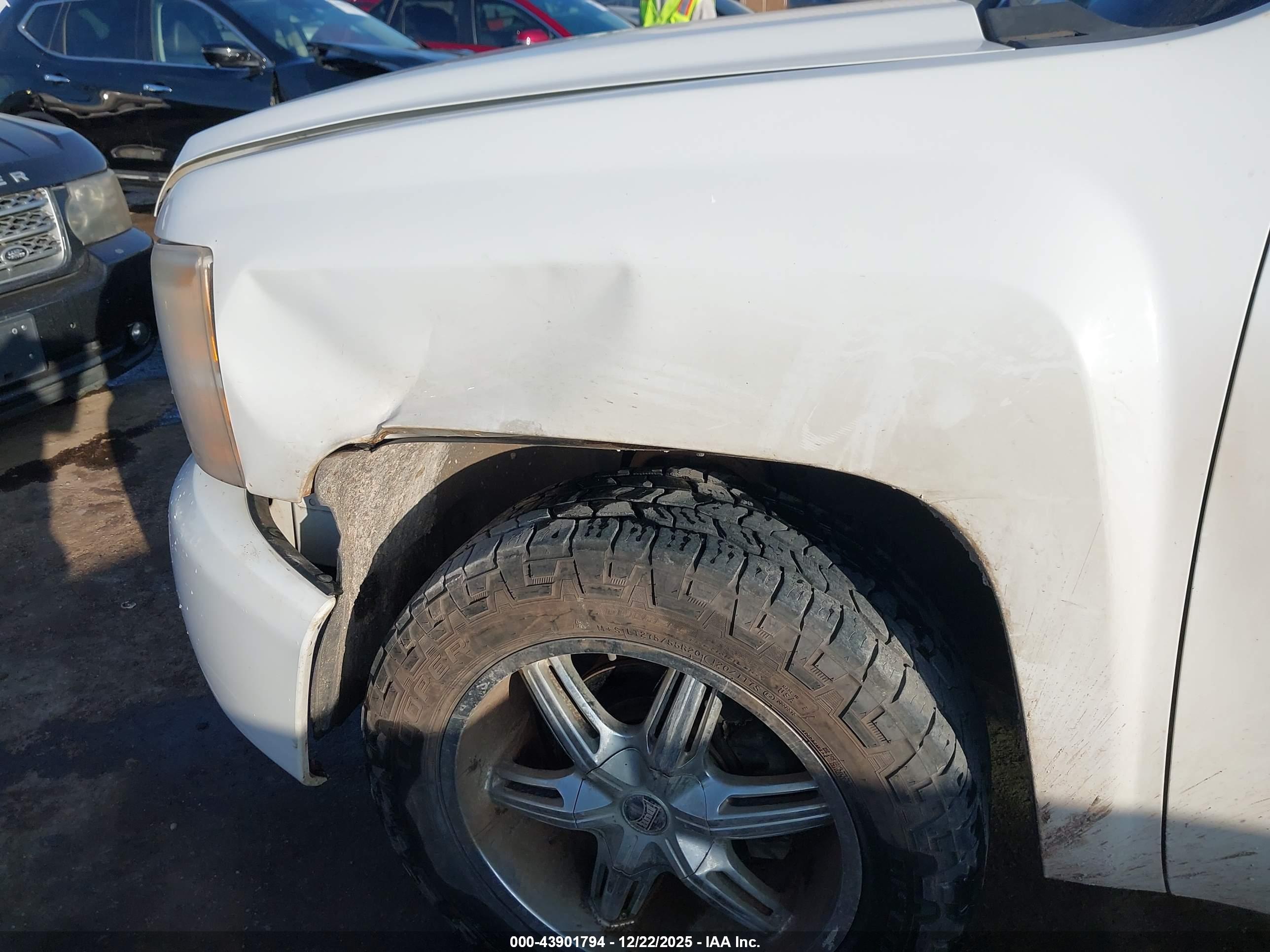 CHEVROLET SILVERADO image 6