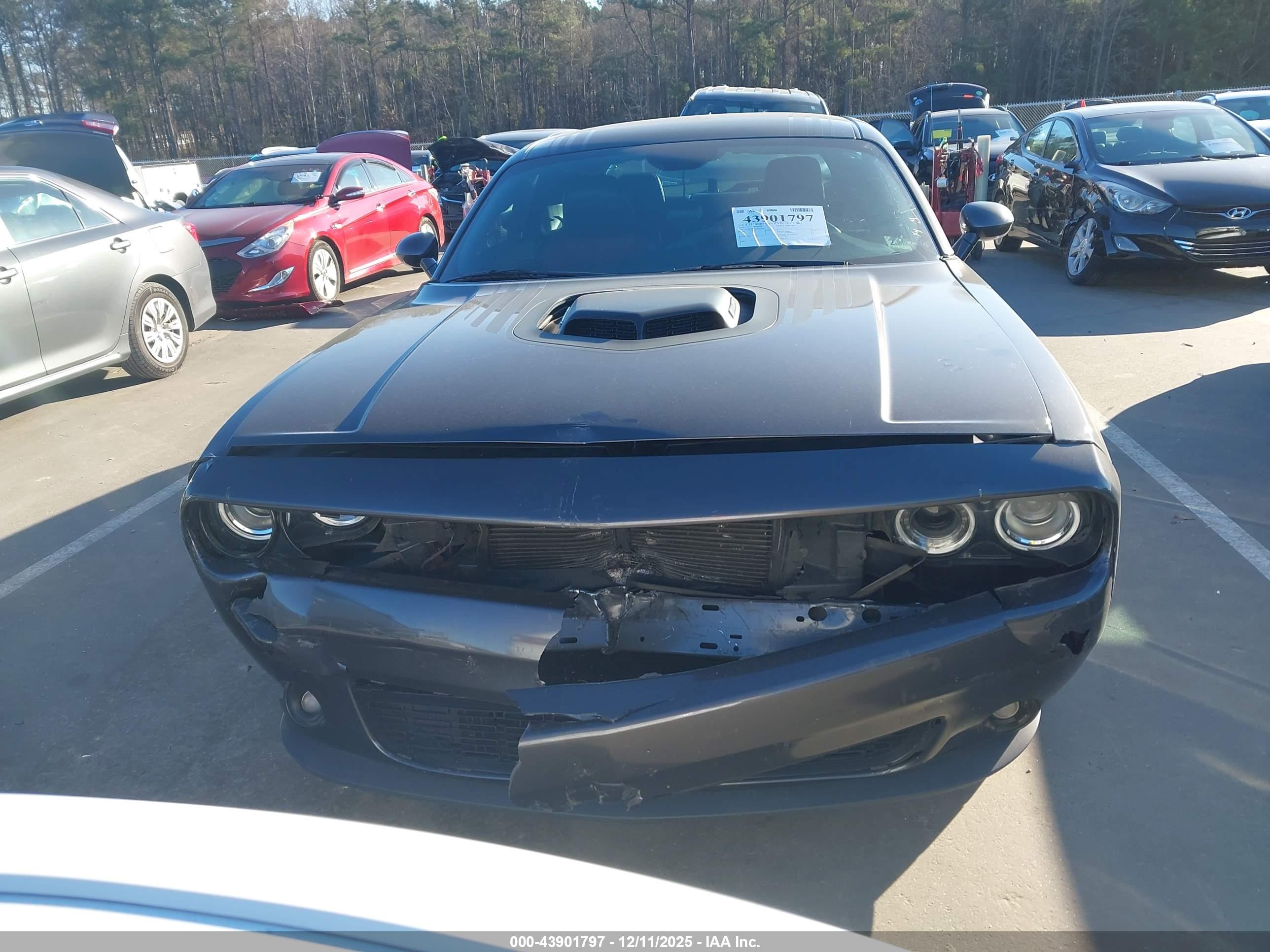 DODGE CHALLENGER image 6