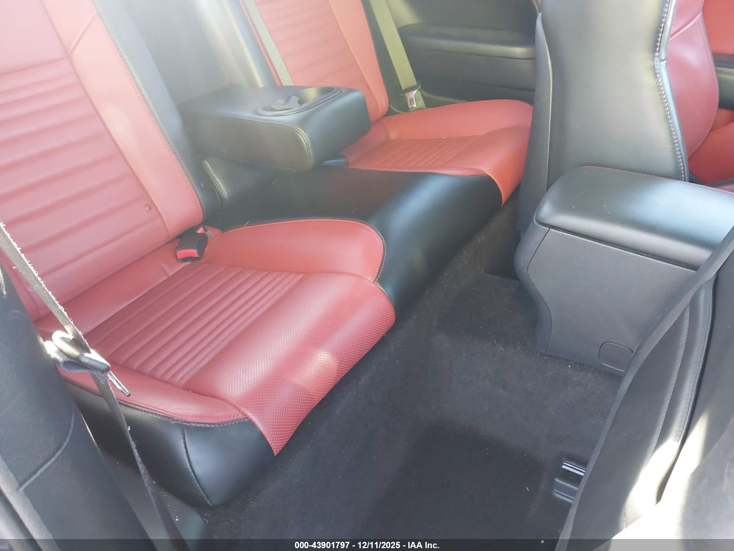 DODGE CHALLENGER image 8