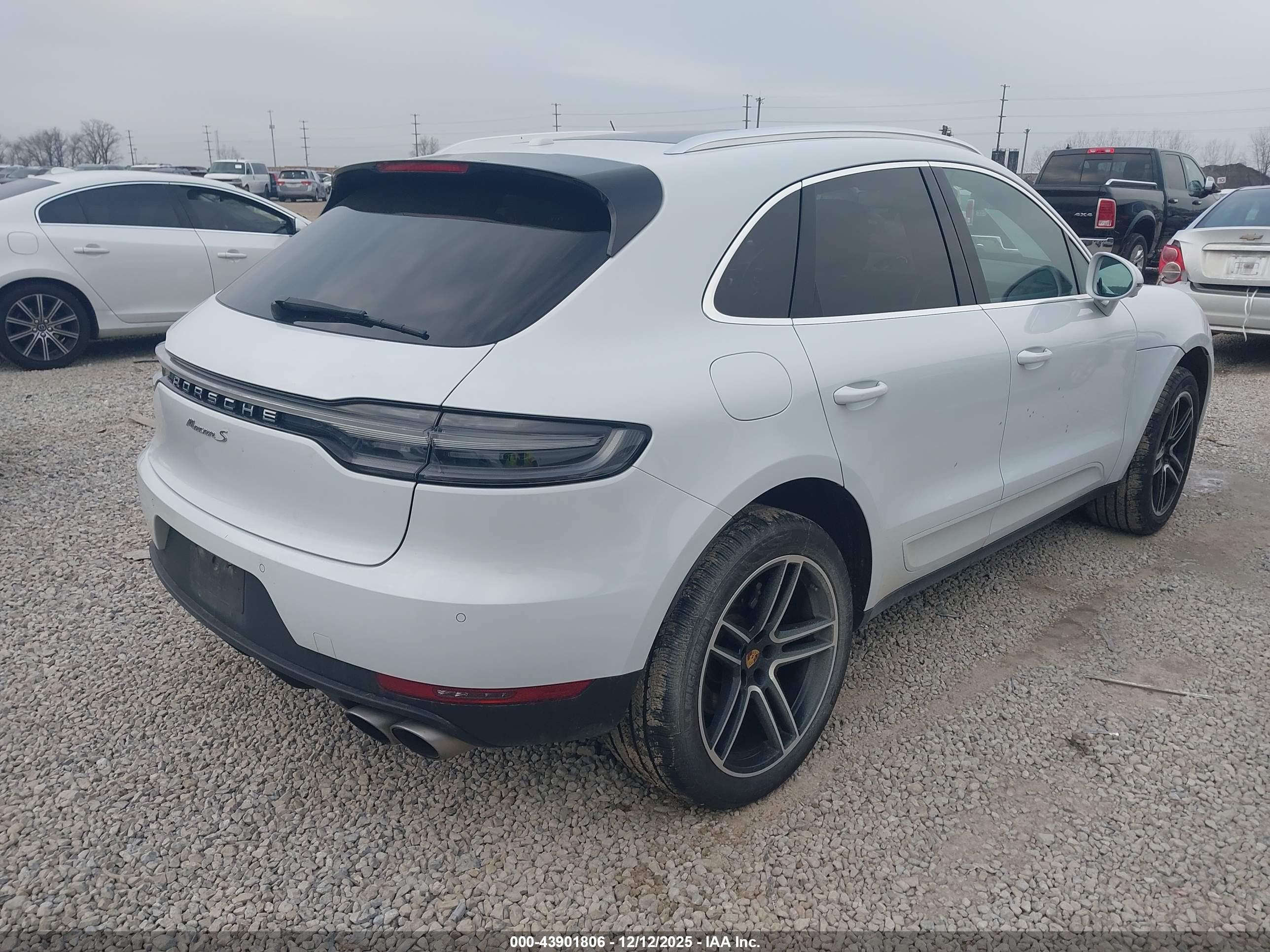 PORSCHE MACAN image 4