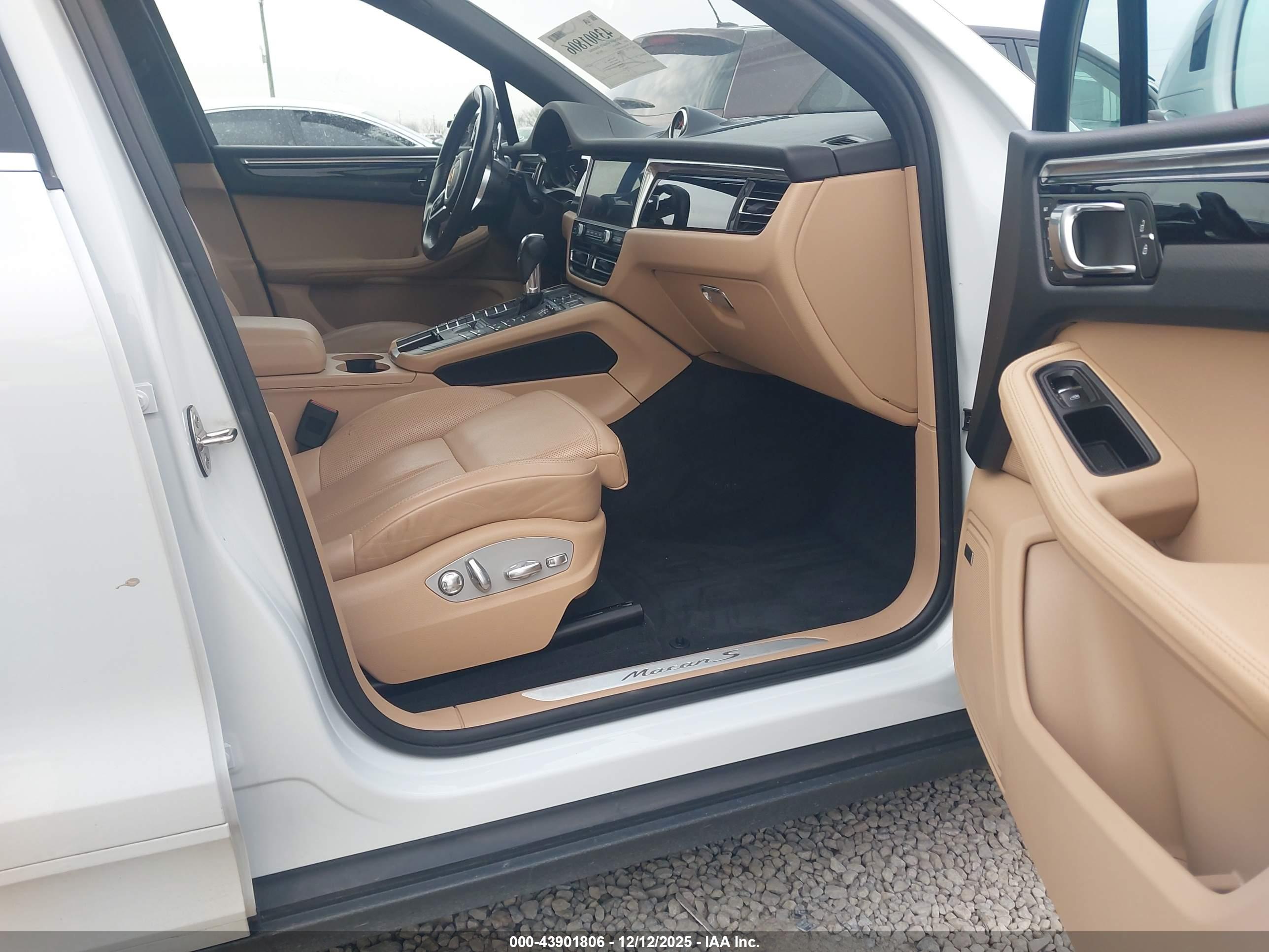 PORSCHE MACAN image 5